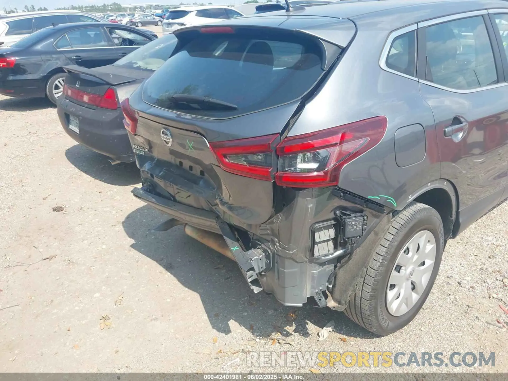 17 Photograph of a damaged car JN1BJ1CV7LW544020 NISSAN ROGUE SPORT 2020