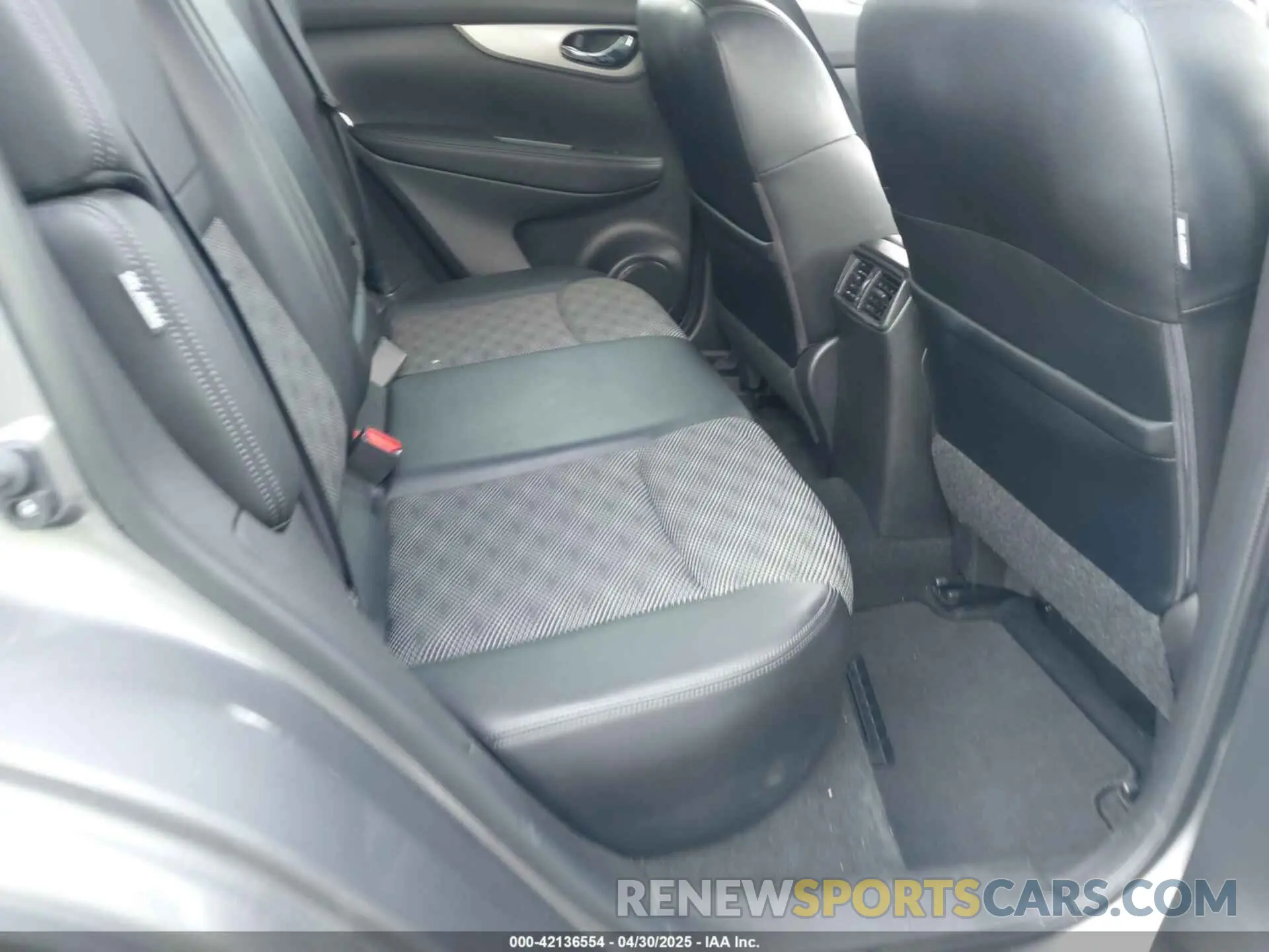 8 Photograph of a damaged car JN1BJ1CV8LW271945 NISSAN ROGUE SPORT 2020