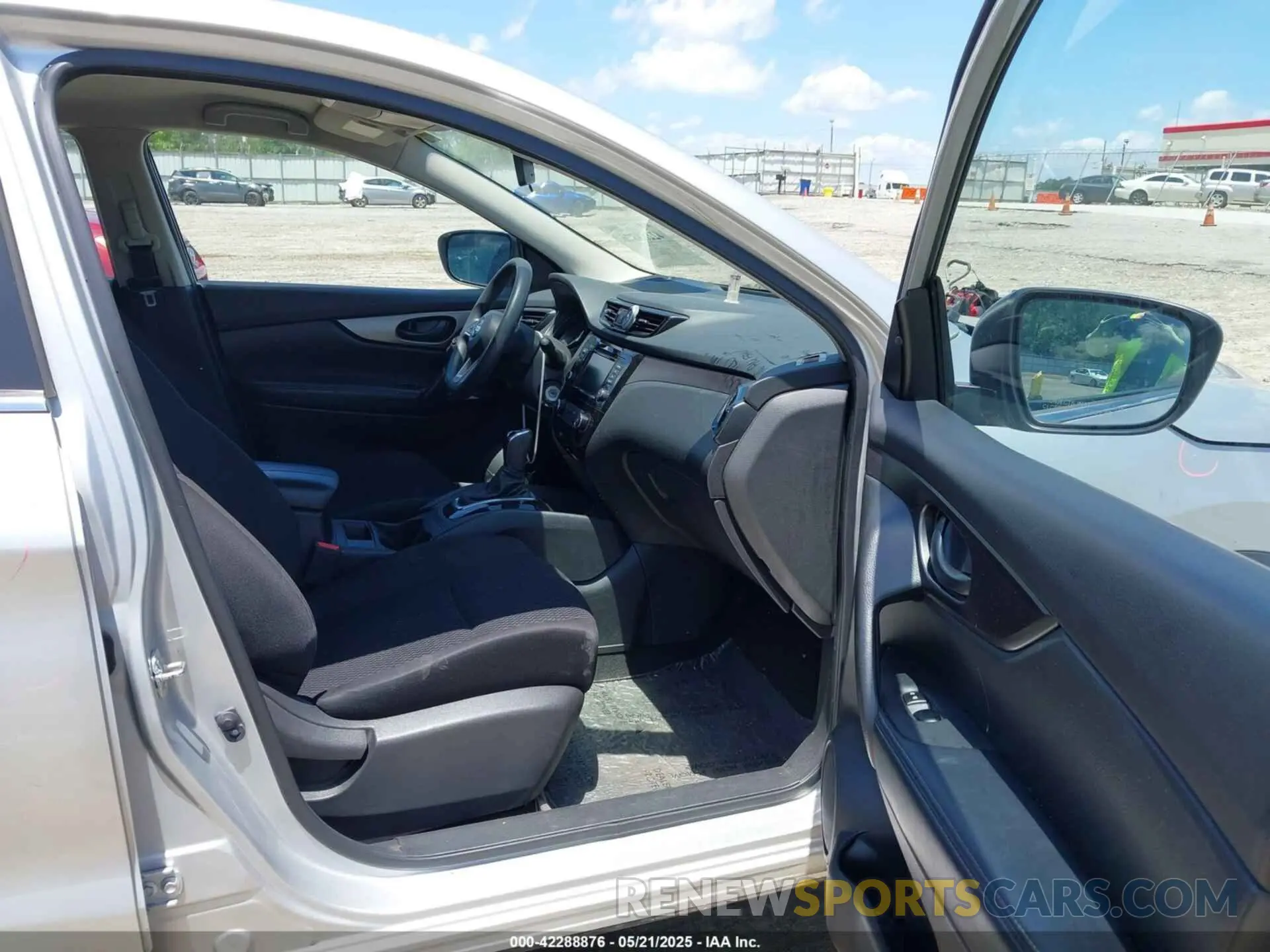 5 Photograph of a damaged car JN1BJ1CV8LW541871 NISSAN ROGUE SPORT 2020