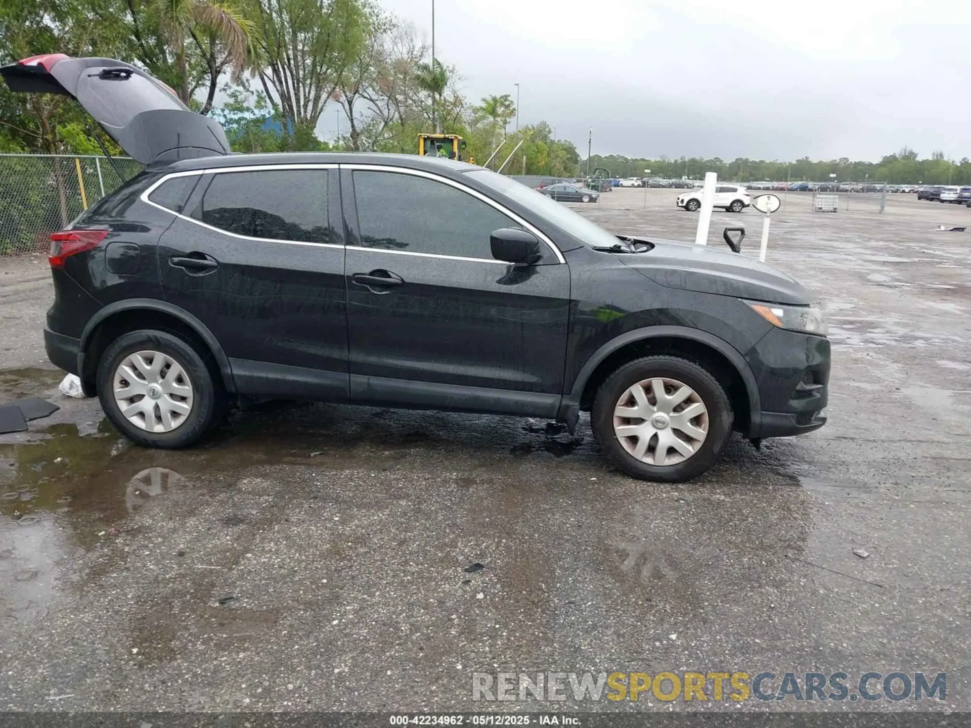 13 Photograph of a damaged car JN1BJ1CV8LW548013 NISSAN ROGUE SPORT 2020