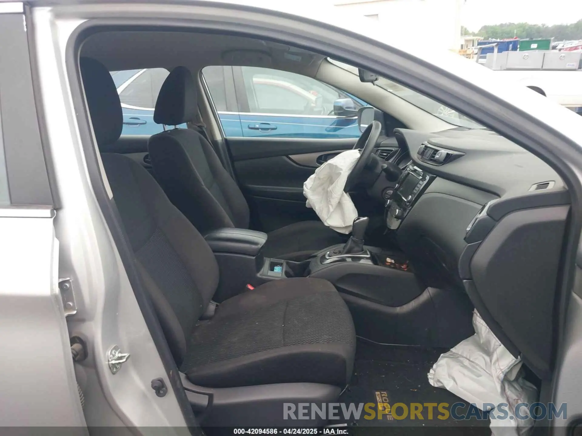 5 Photograph of a damaged car JN1BJ1CVXLW268206 NISSAN ROGUE SPORT 2020