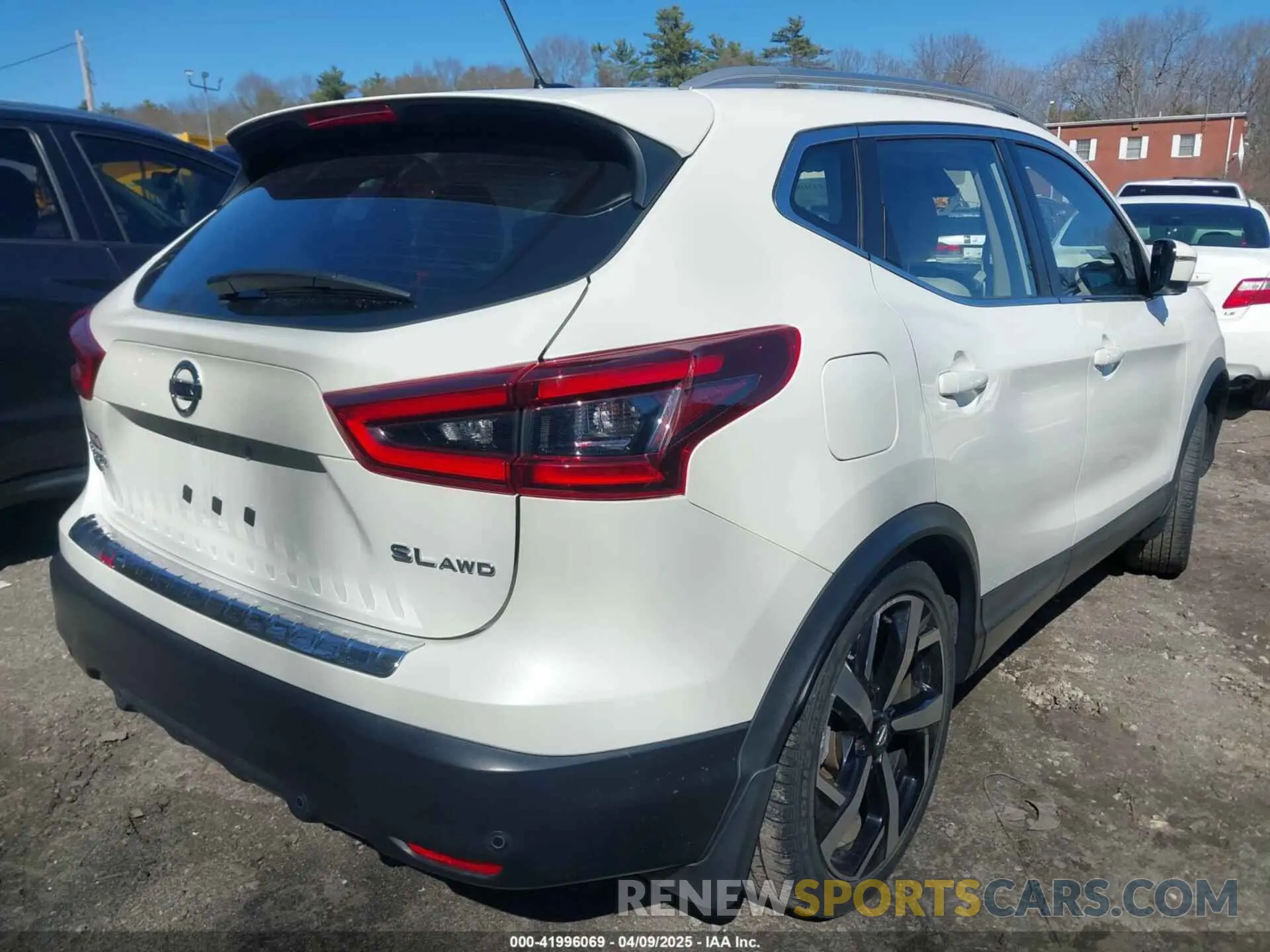 4 Photograph of a damaged car JN1BJ1CW2LW365991 NISSAN ROGUE SPORT 2020