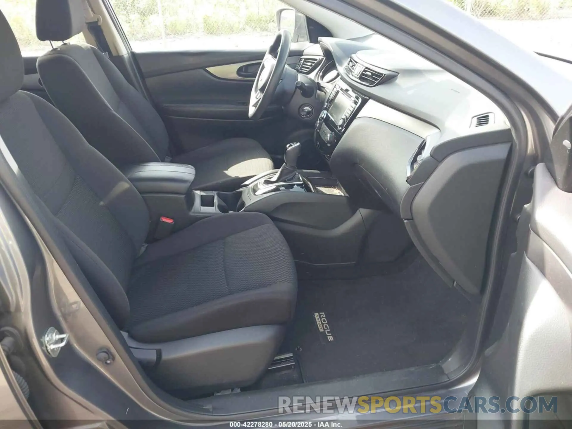 5 Photograph of a damaged car JN1BJ1CW3LW640591 NISSAN ROGUE SPORT 2020