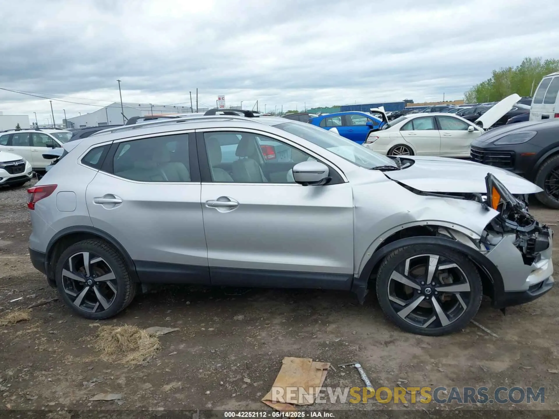 13 Photograph of a damaged car JN1BJ1CW5LW373325 NISSAN ROGUE SPORT 2020