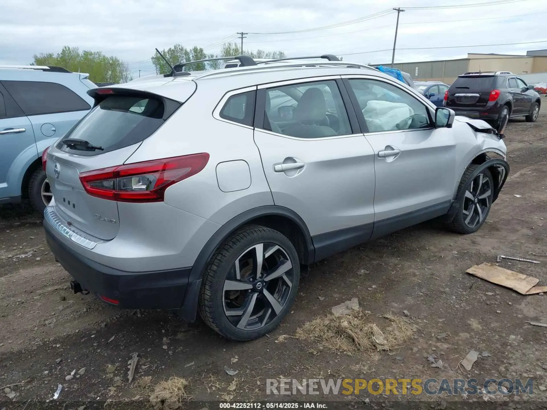 4 Photograph of a damaged car JN1BJ1CW5LW373325 NISSAN ROGUE SPORT 2020