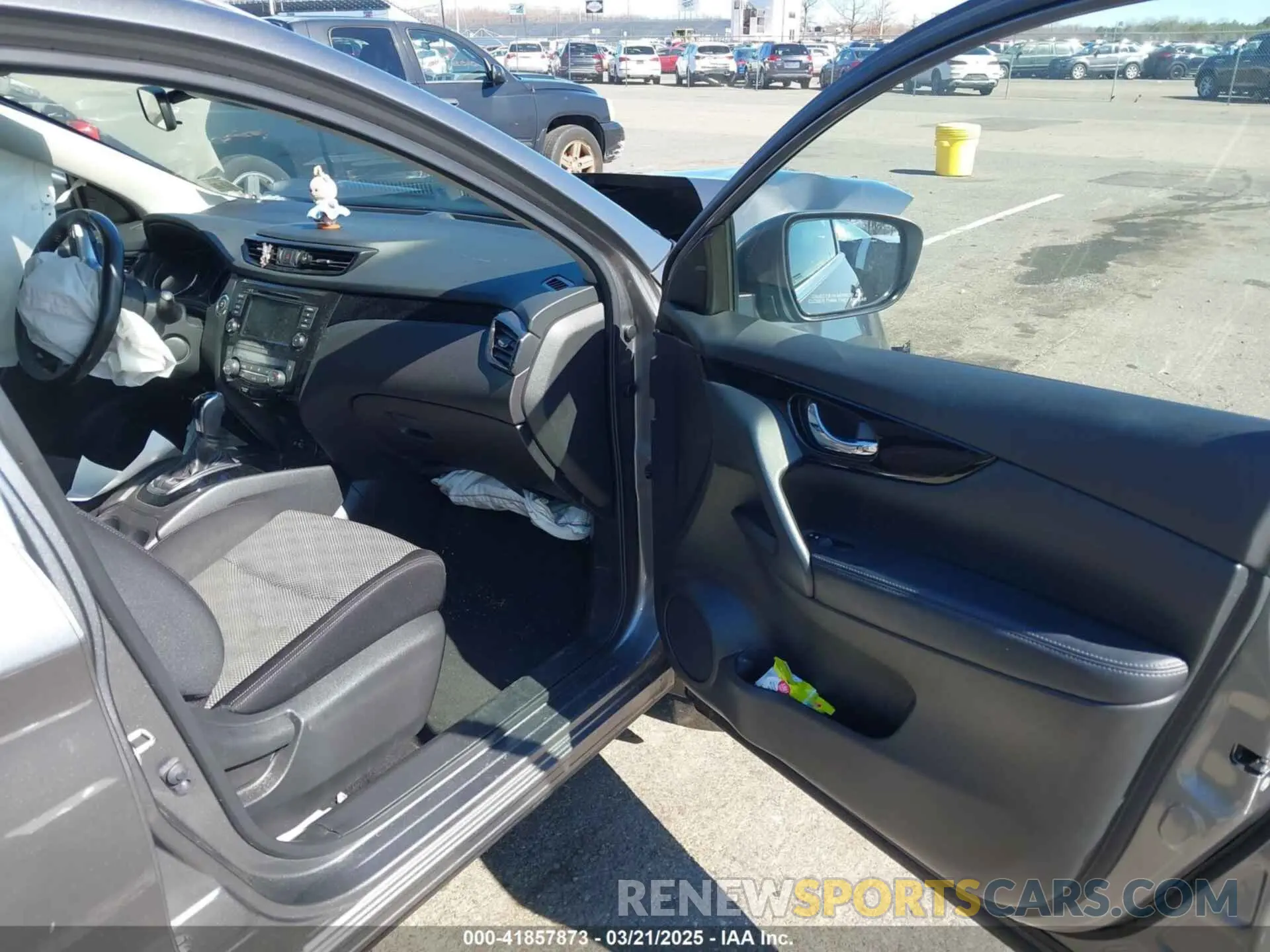 5 Photograph of a damaged car JN1BJ1CW5LW387161 NISSAN ROGUE SPORT 2020