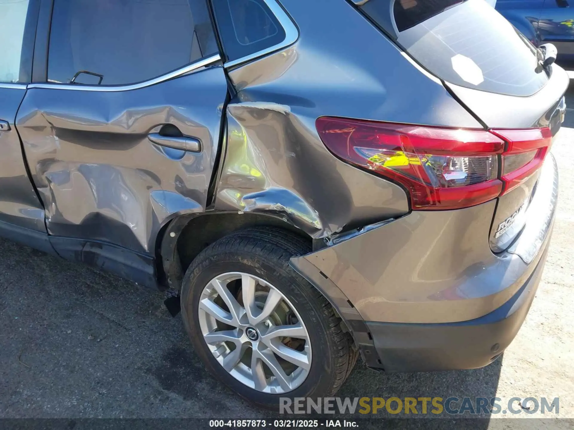 6 Photograph of a damaged car JN1BJ1CW5LW387161 NISSAN ROGUE SPORT 2020