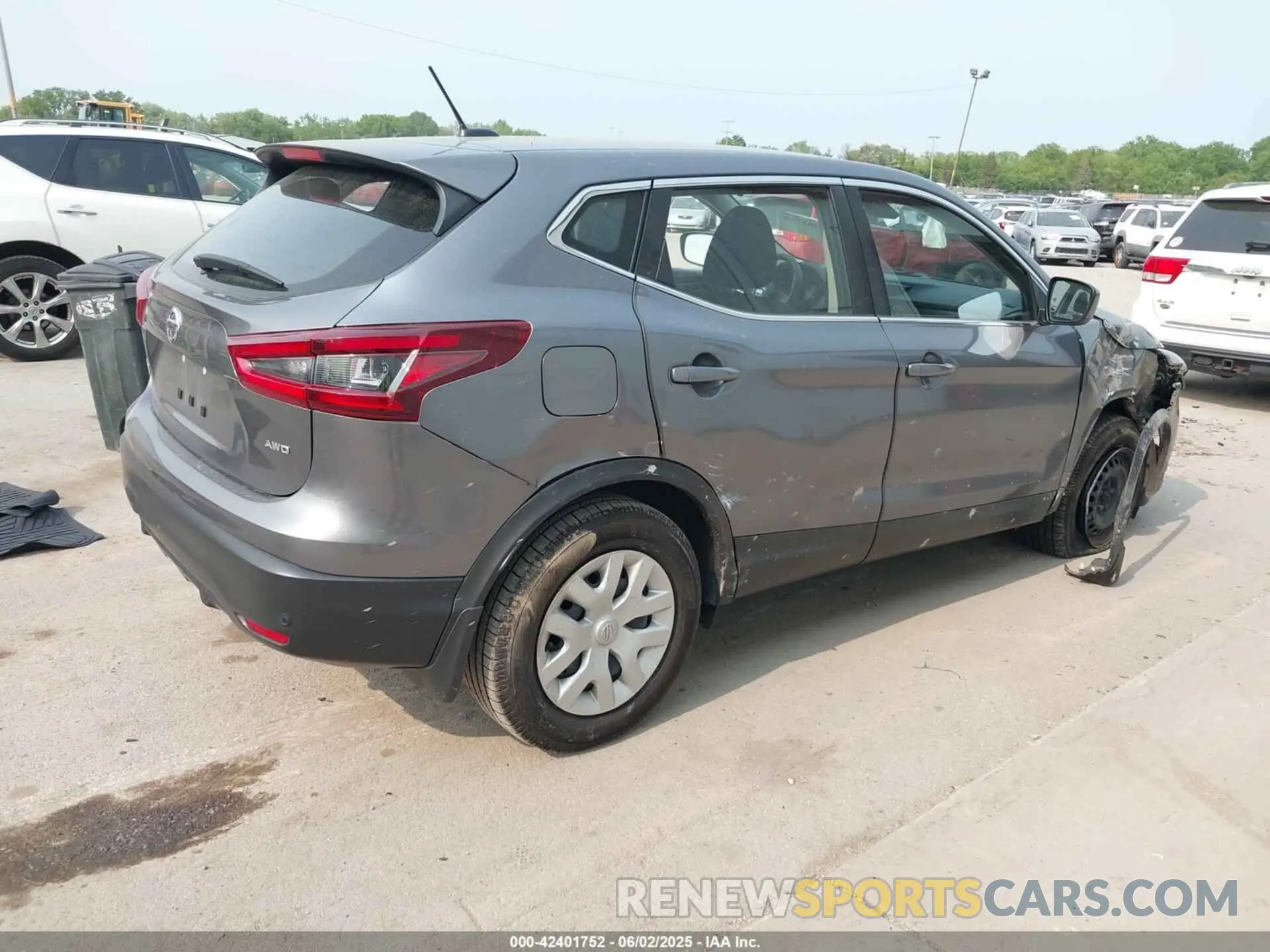 4 Photograph of a damaged car JN1BJ1CW5LW646991 NISSAN ROGUE SPORT 2020