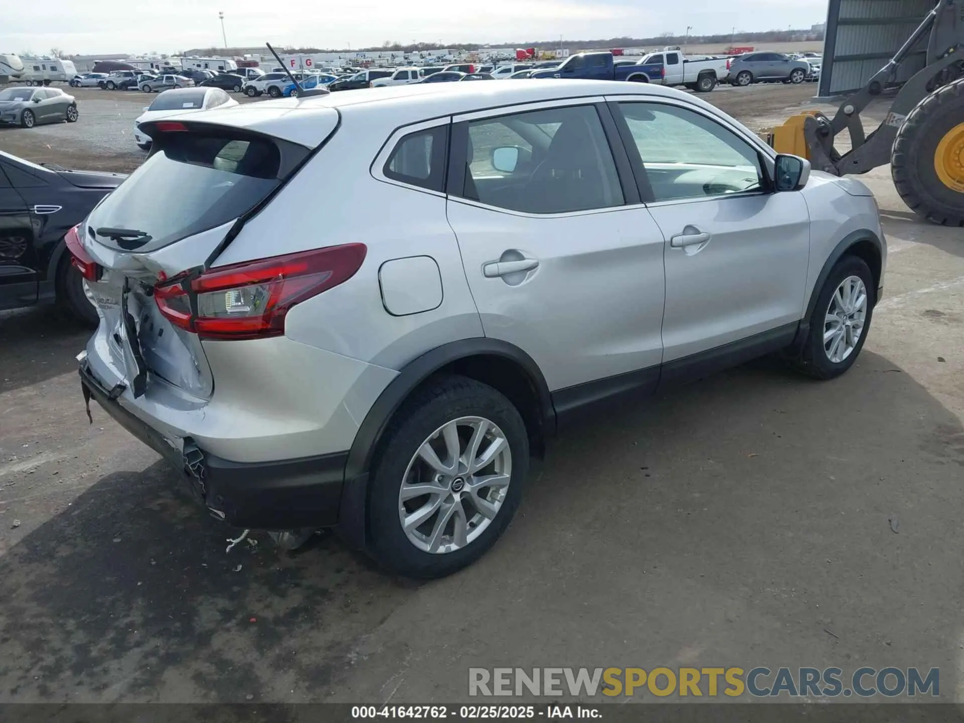 4 Photograph of a damaged car JN1BJ1CW5LW648269 NISSAN ROGUE SPORT 2020