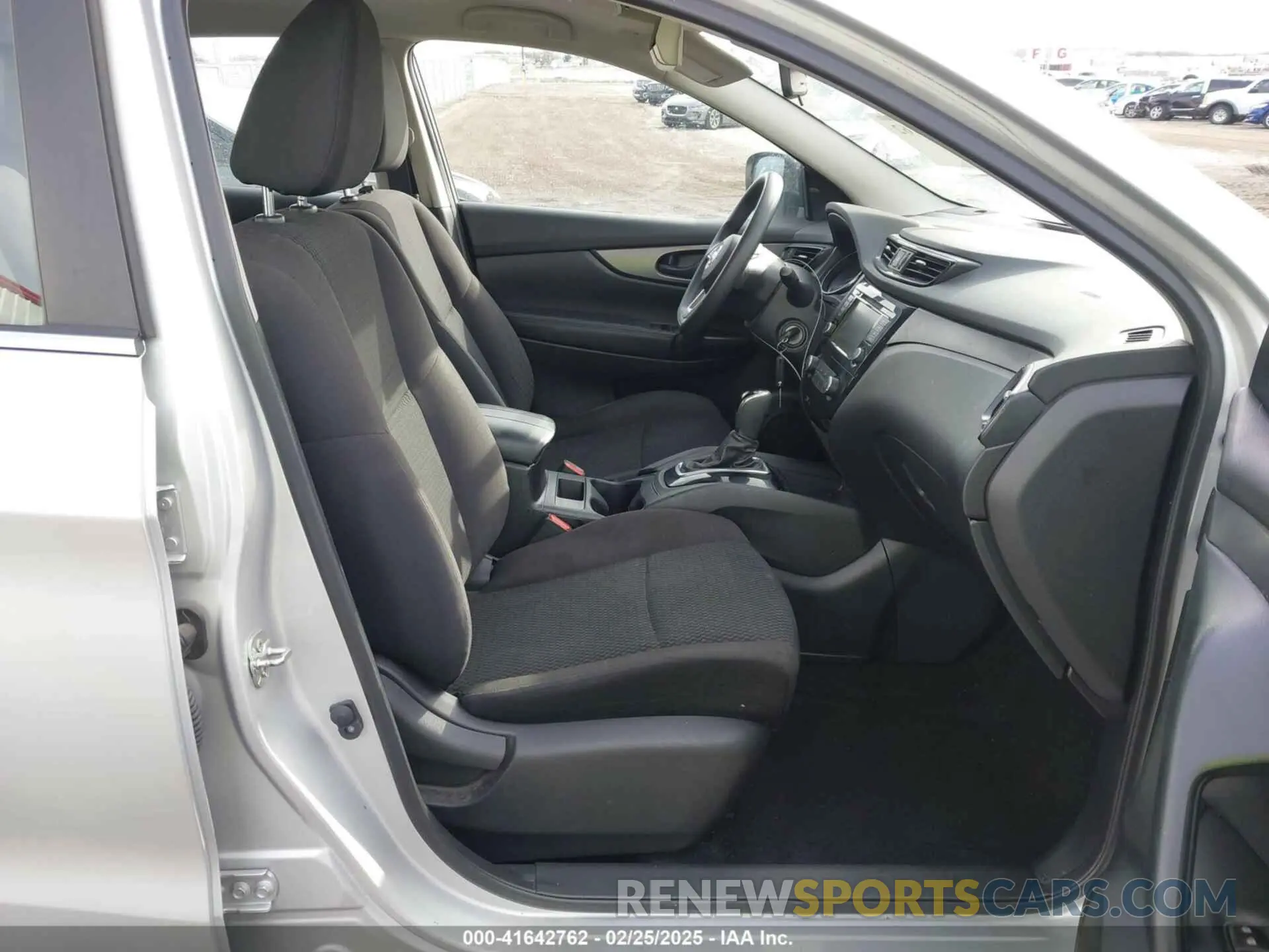 5 Photograph of a damaged car JN1BJ1CW5LW648269 NISSAN ROGUE SPORT 2020