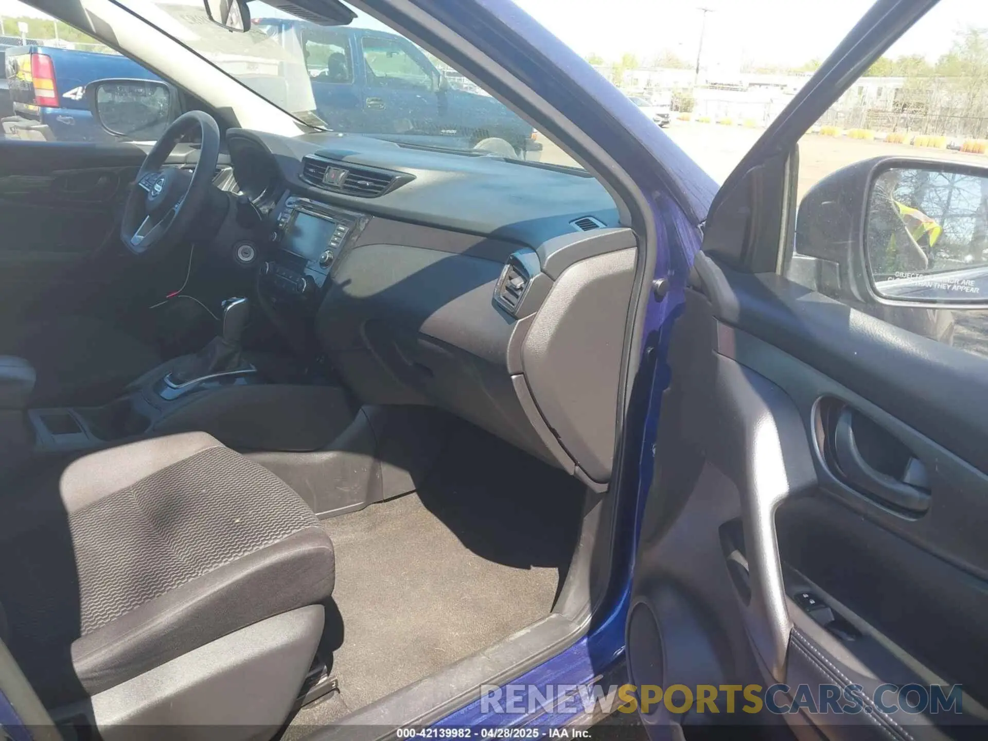 5 Photograph of a damaged car JN1BJ1CW6LW373186 NISSAN ROGUE SPORT 2020