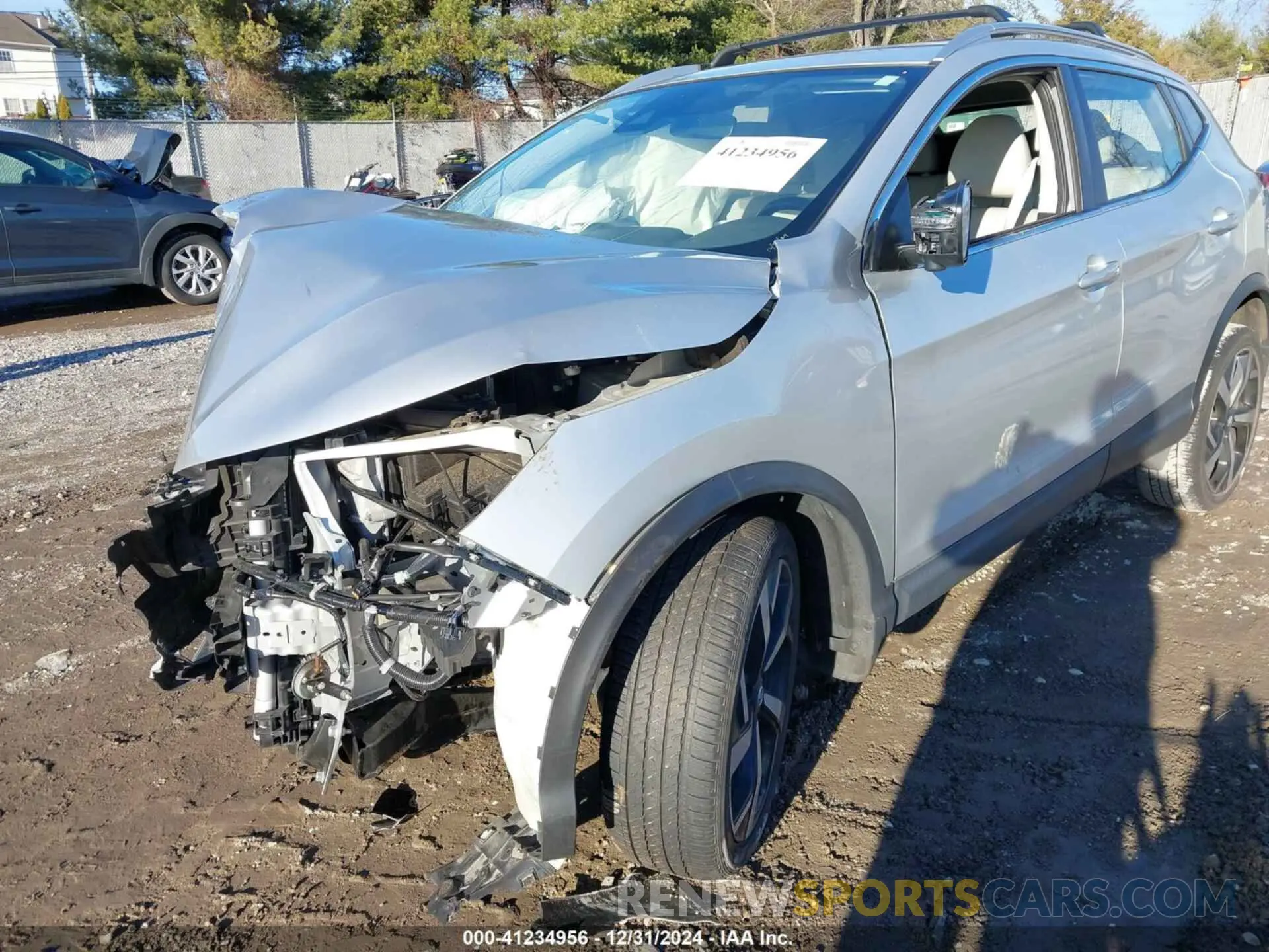 17 Photograph of a damaged car JN1BJ1CW8LW381905 NISSAN ROGUE SPORT 2020