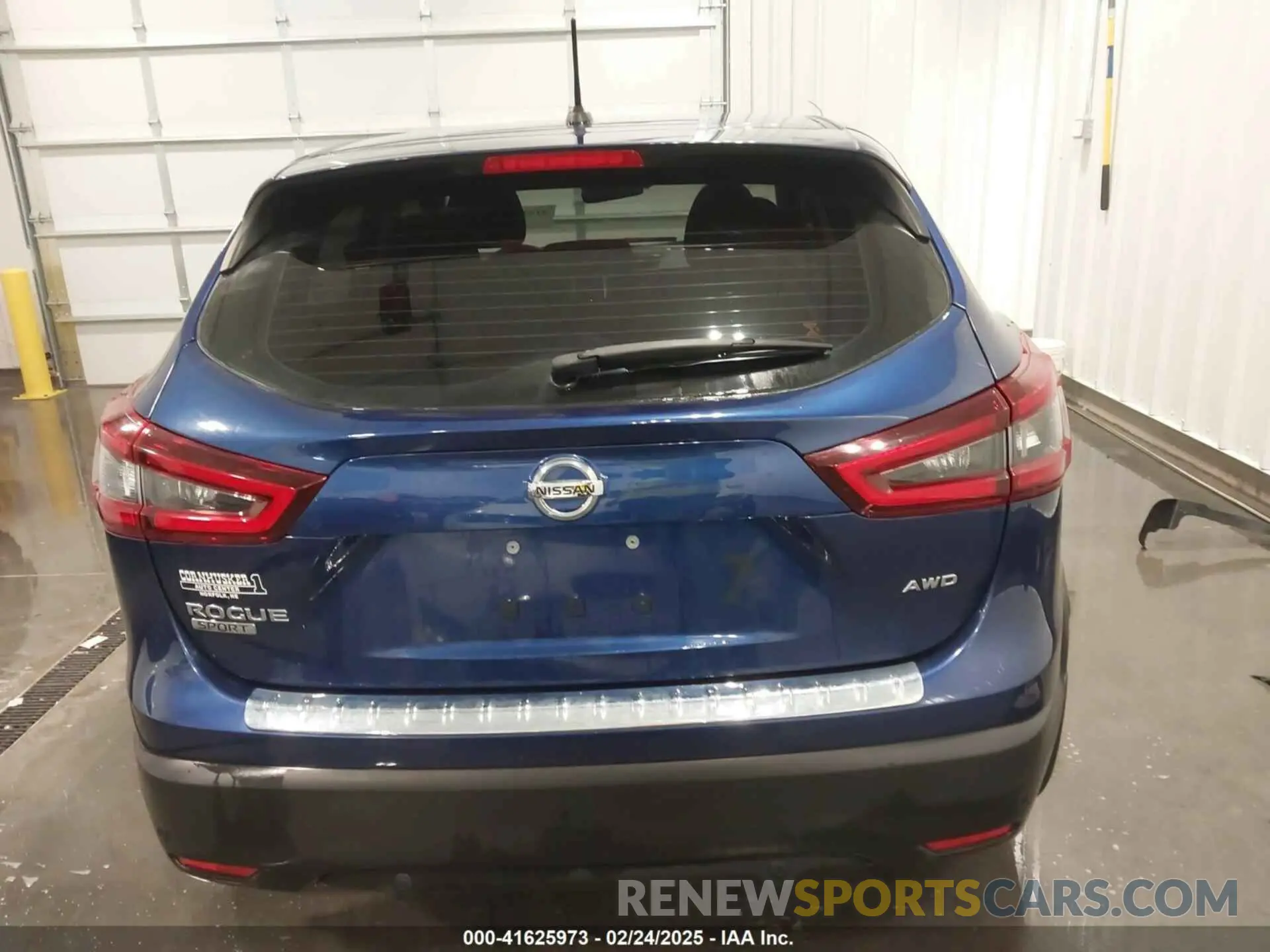 17 Photograph of a damaged car JN1BJ1CW8LW382312 NISSAN ROGUE SPORT 2020