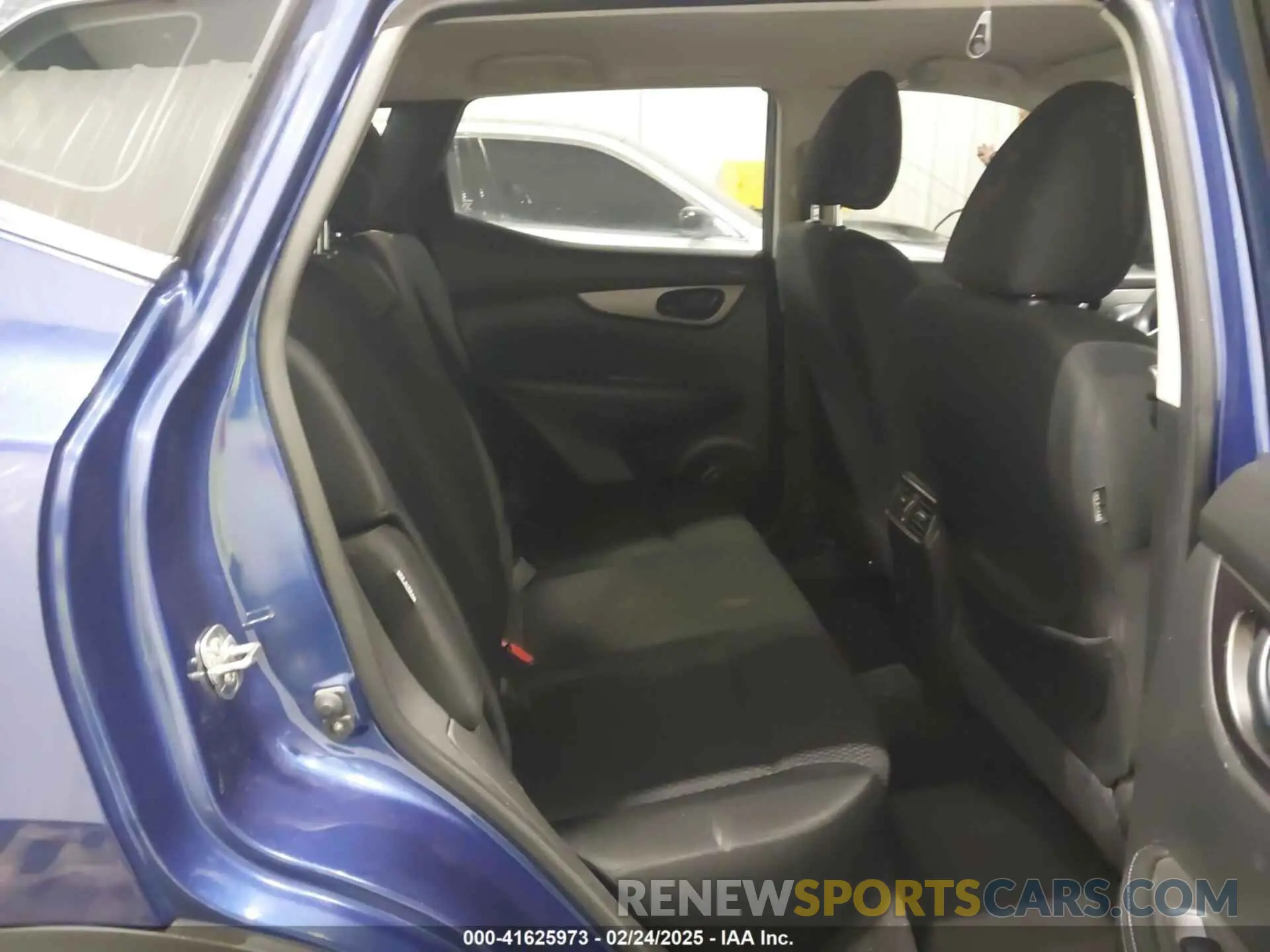 8 Photograph of a damaged car JN1BJ1CW8LW382312 NISSAN ROGUE SPORT 2020