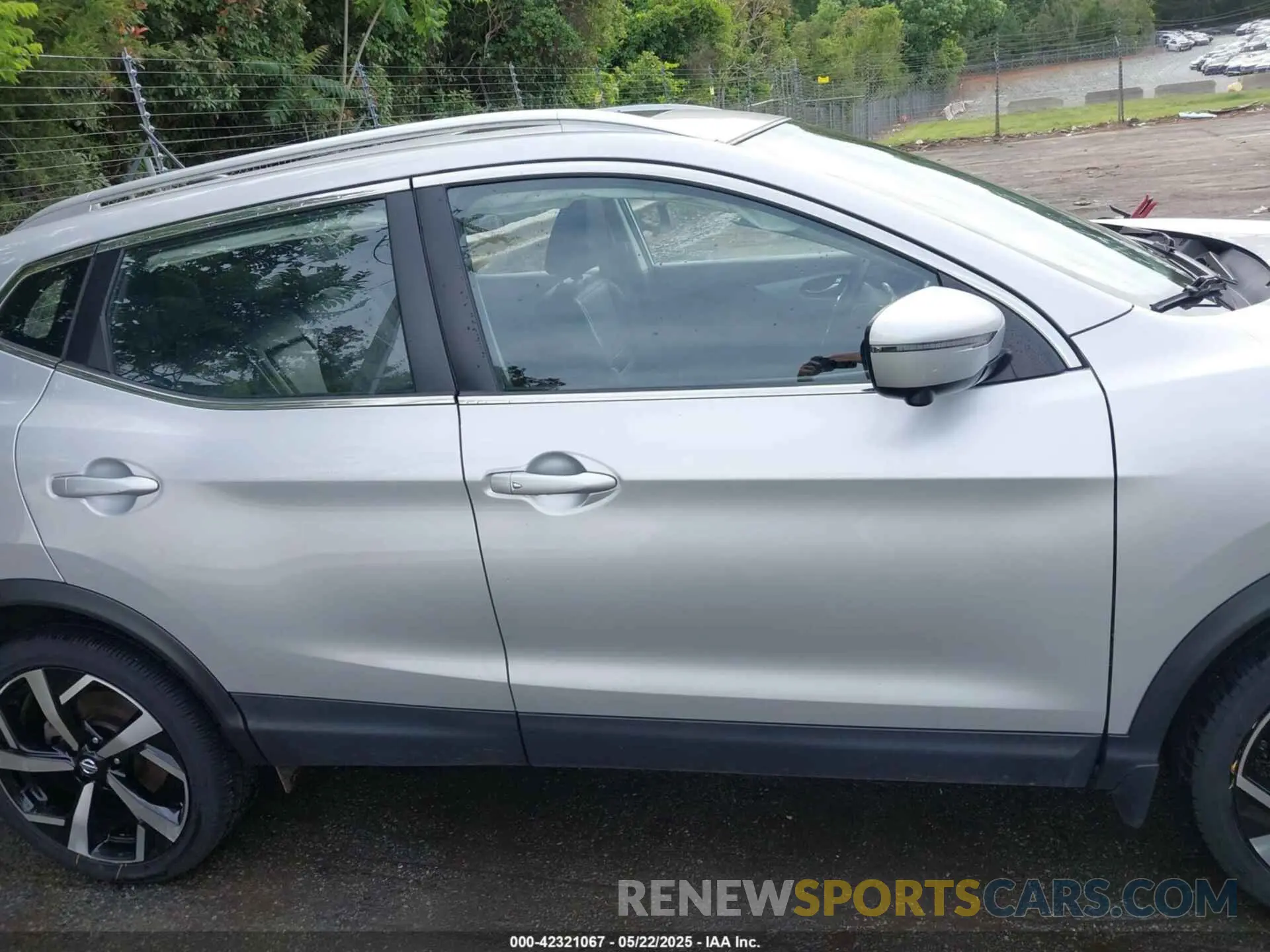 13 Photograph of a damaged car JN1BJ1CW8LW388191 NISSAN ROGUE SPORT 2020