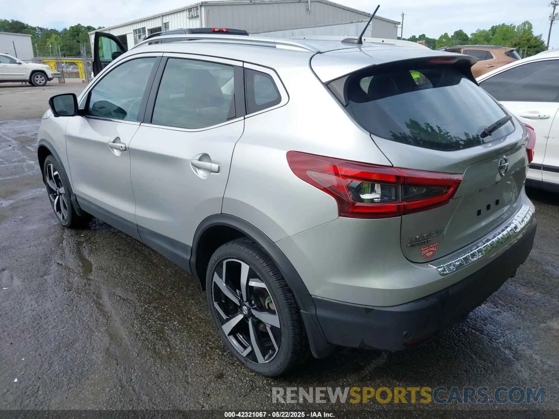 3 Photograph of a damaged car JN1BJ1CW8LW388191 NISSAN ROGUE SPORT 2020