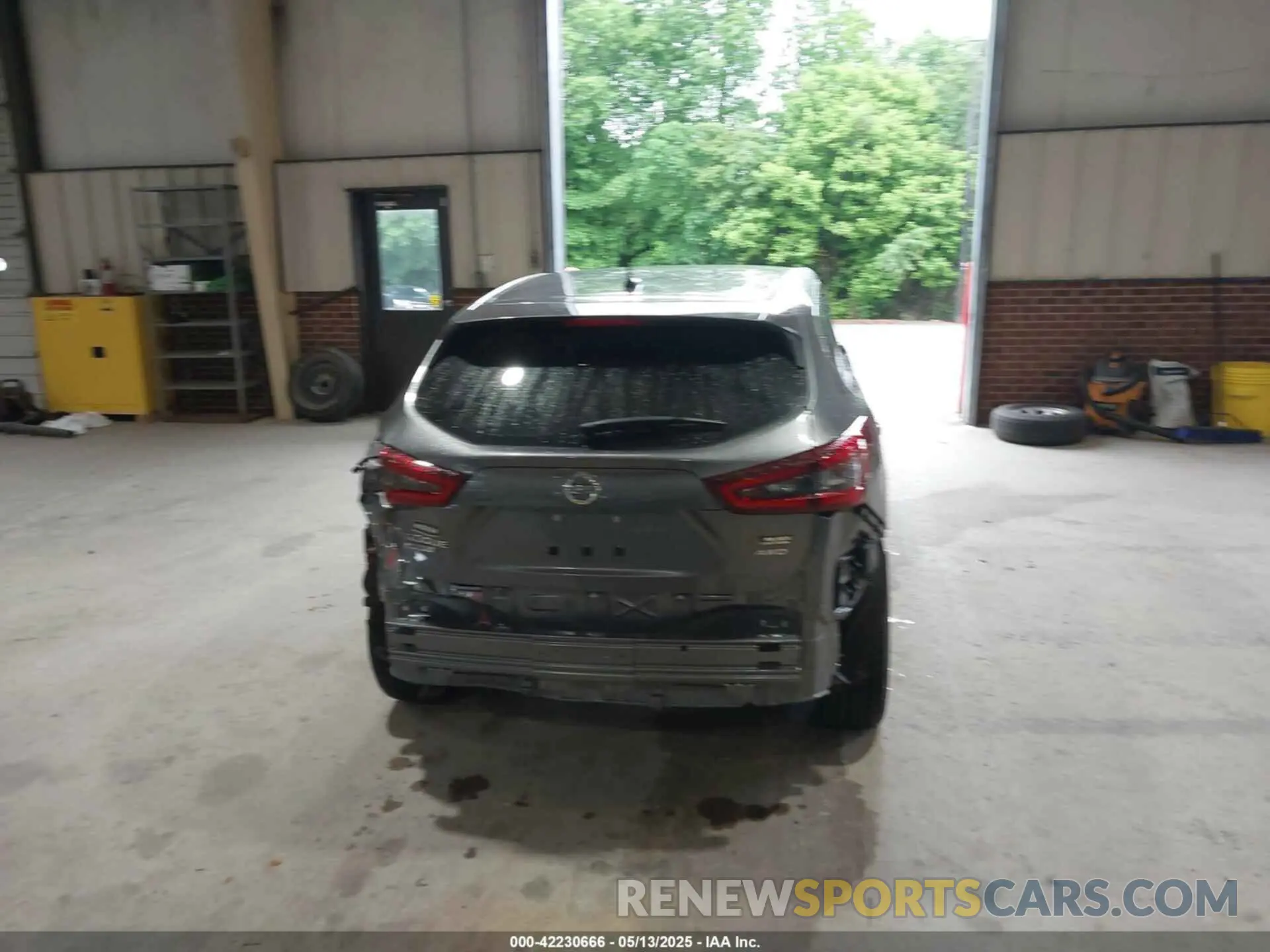 17 Photograph of a damaged car JN1BJ1CW9LW367544 NISSAN ROGUE SPORT 2020