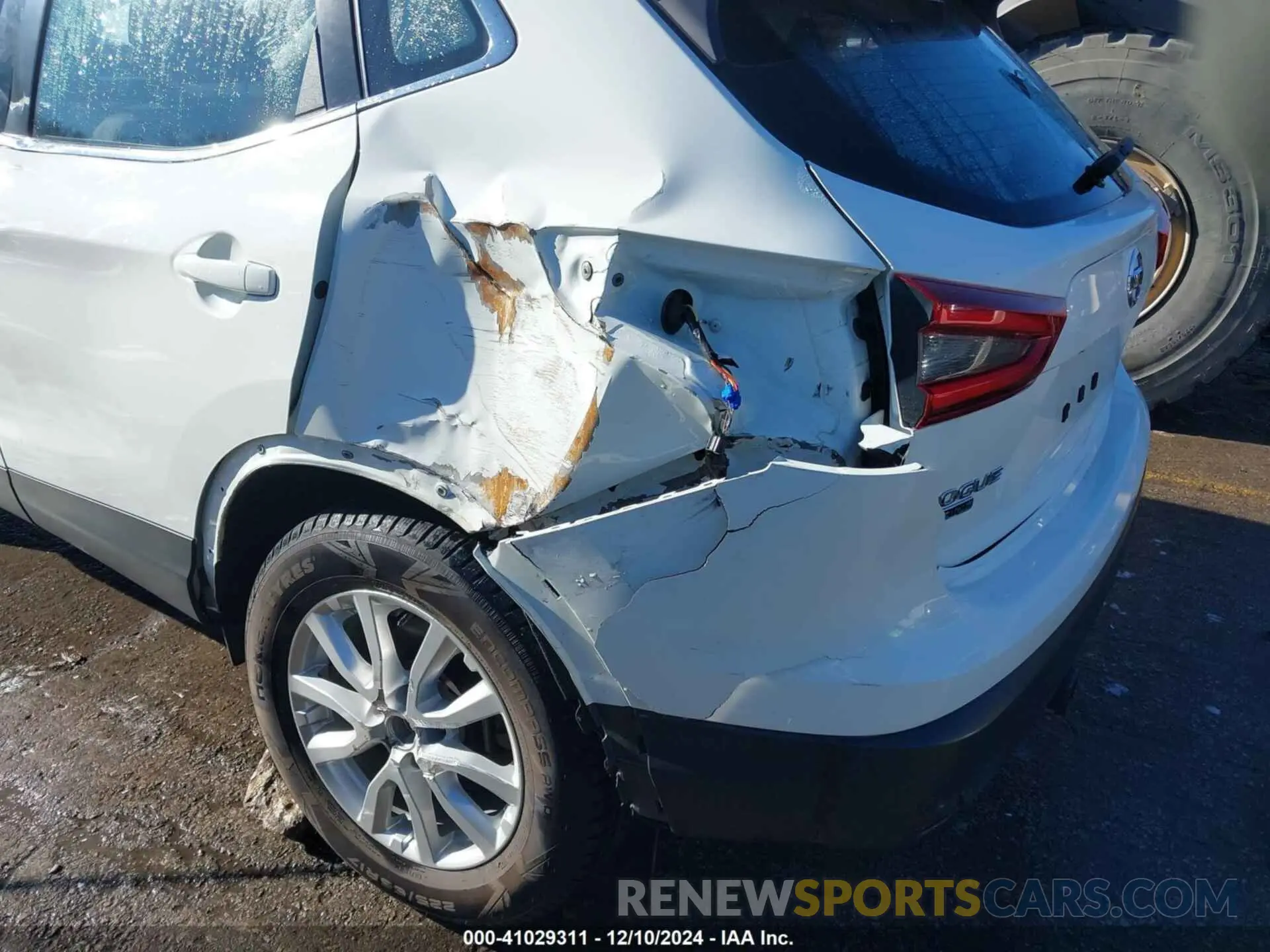 18 Photograph of a damaged car JN1BJ1AV1MW306958 NISSAN ROGUE SPORT 2021