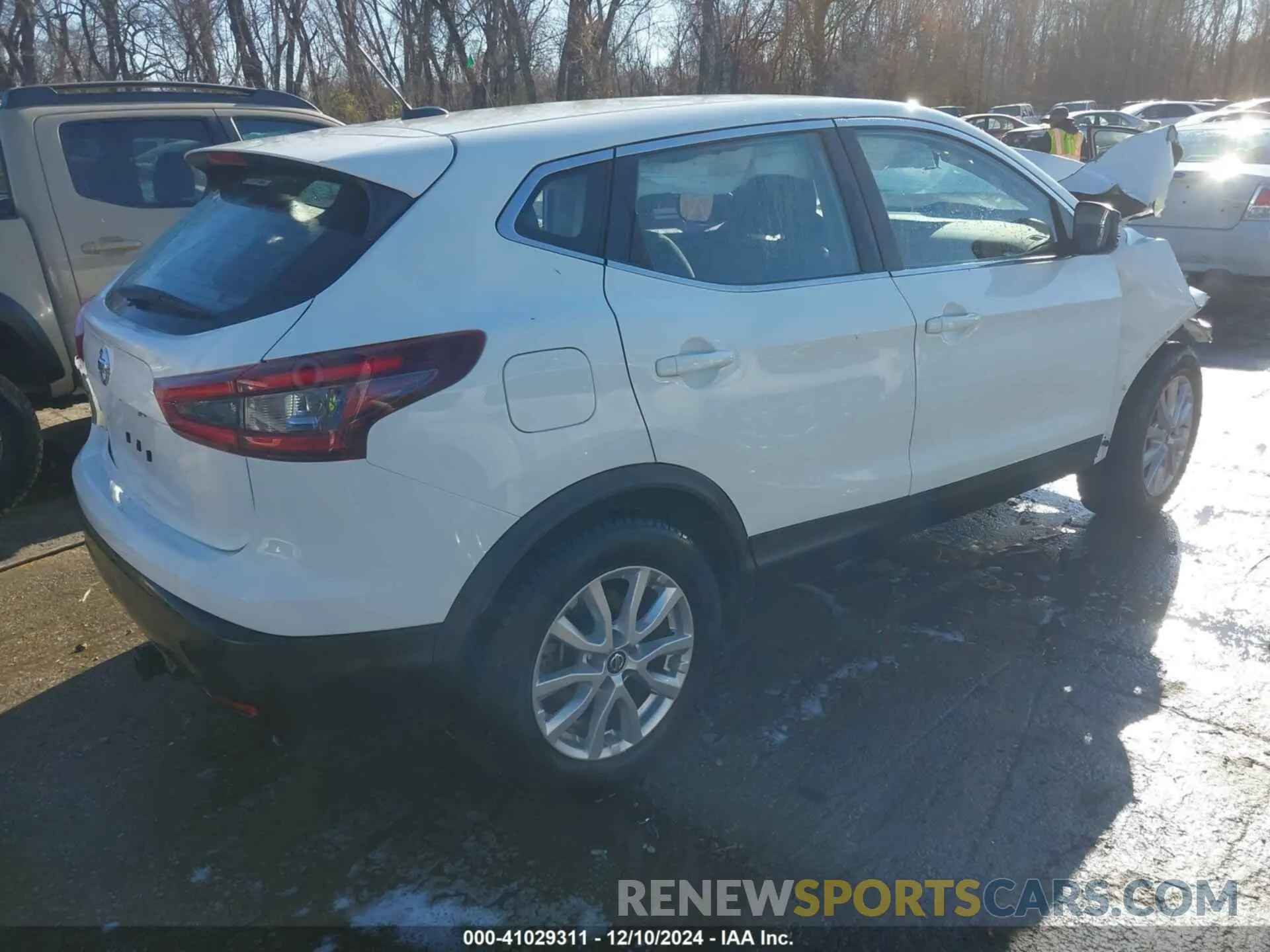 4 Photograph of a damaged car JN1BJ1AV1MW306958 NISSAN ROGUE SPORT 2021