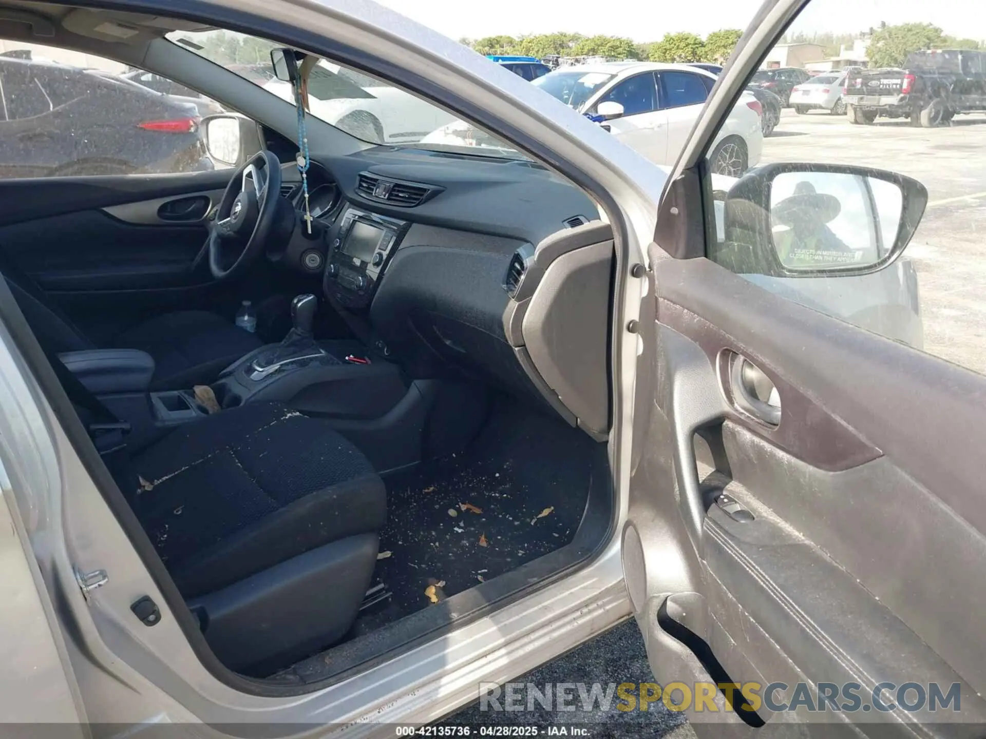 5 Photograph of a damaged car JN1BJ1AV4MW560454 NISSAN ROGUE SPORT 2021