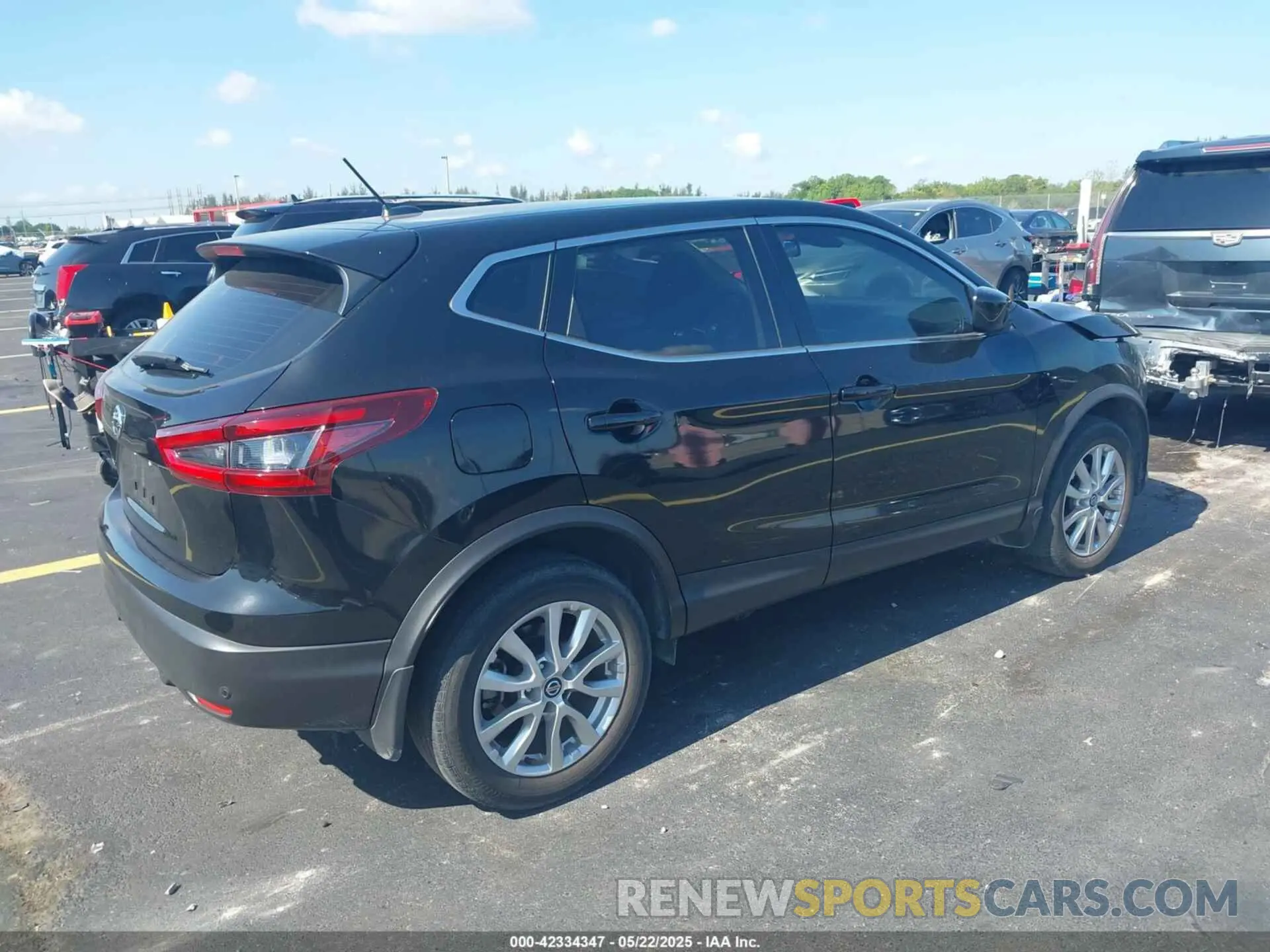 4 Photograph of a damaged car JN1BJ1AV8MW315107 NISSAN ROGUE SPORT 2021
