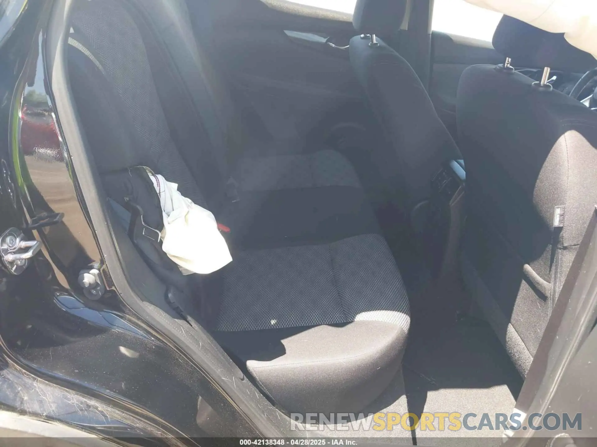8 Photograph of a damaged car JN1BJ1BW7MW671524 NISSAN ROGUE SPORT 2021