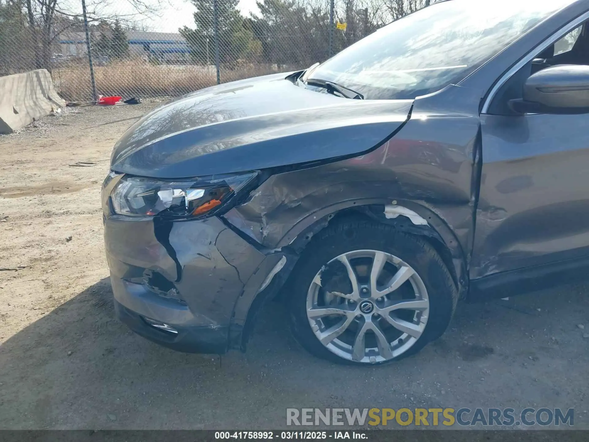 17 Photograph of a damaged car JN1BJ1BW8MW421614 NISSAN ROGUE SPORT 2021