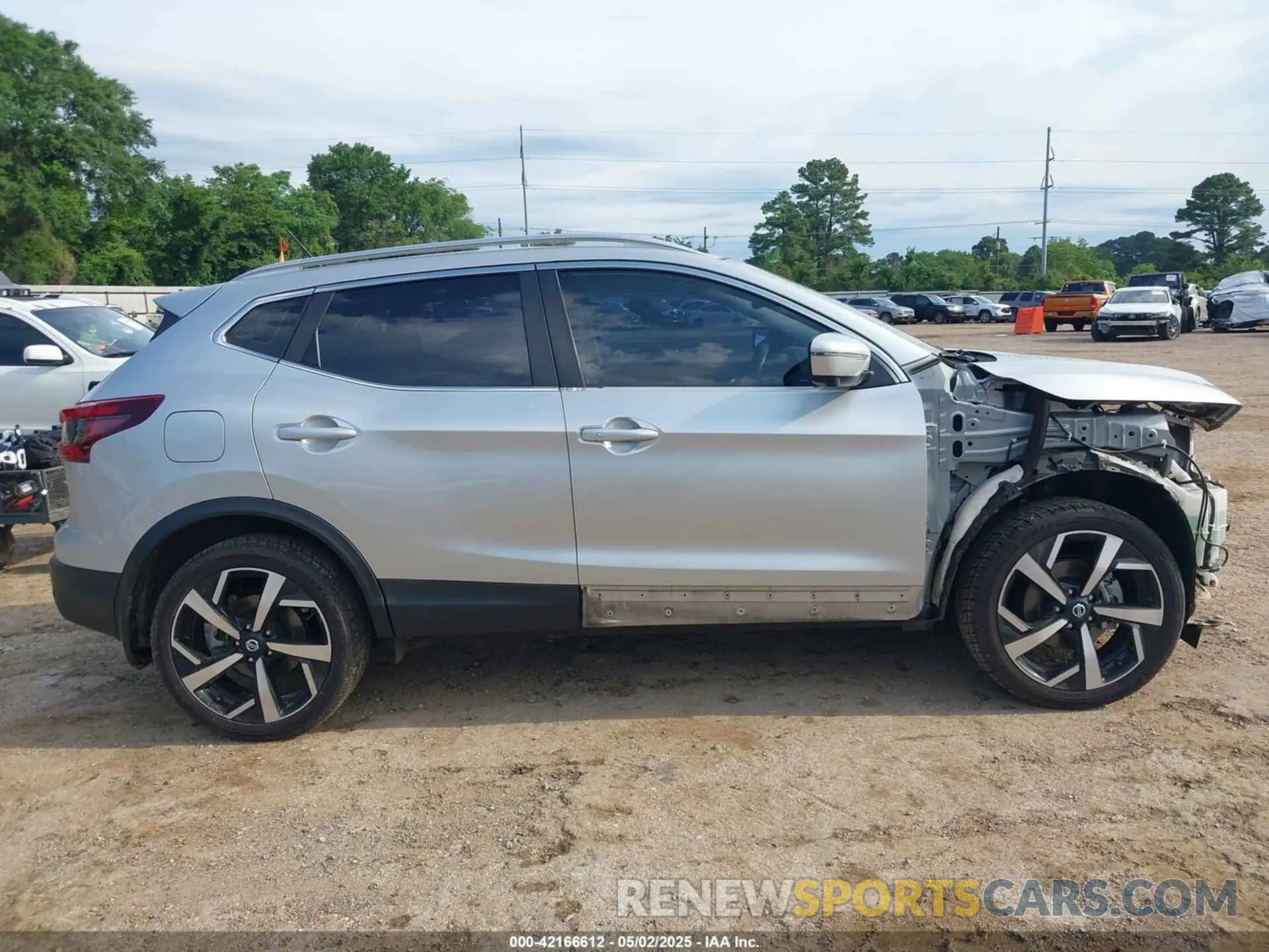 19 Photograph of a damaged car JN1BJ1CV6MW567371 NISSAN ROGUE SPORT 2021