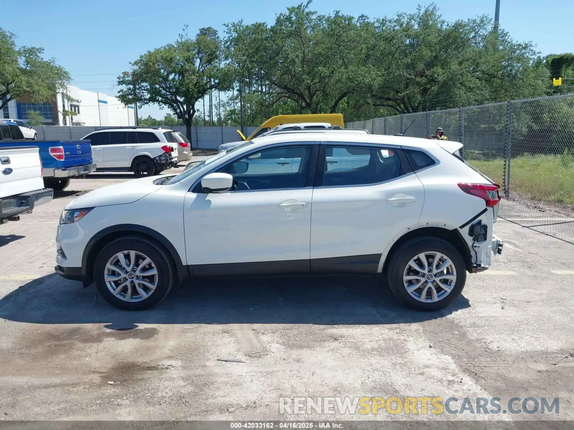 15 Photograph of a damaged car JN1BJ1AV0NW345834 NISSAN ROGUE SPORT 2022
