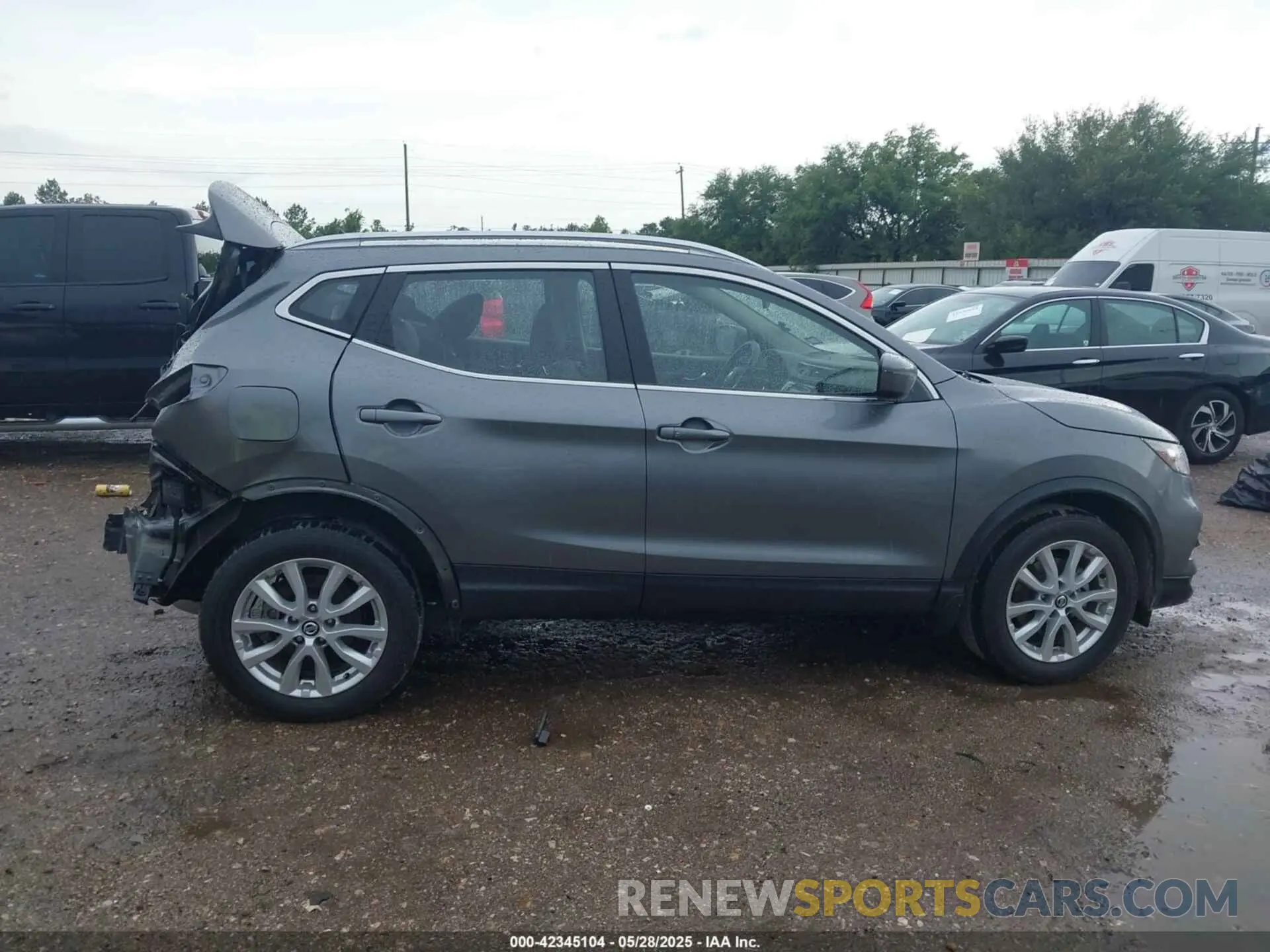 13 Photograph of a damaged car JN1BJ1BV4NW581319 NISSAN ROGUE SPORT 2022