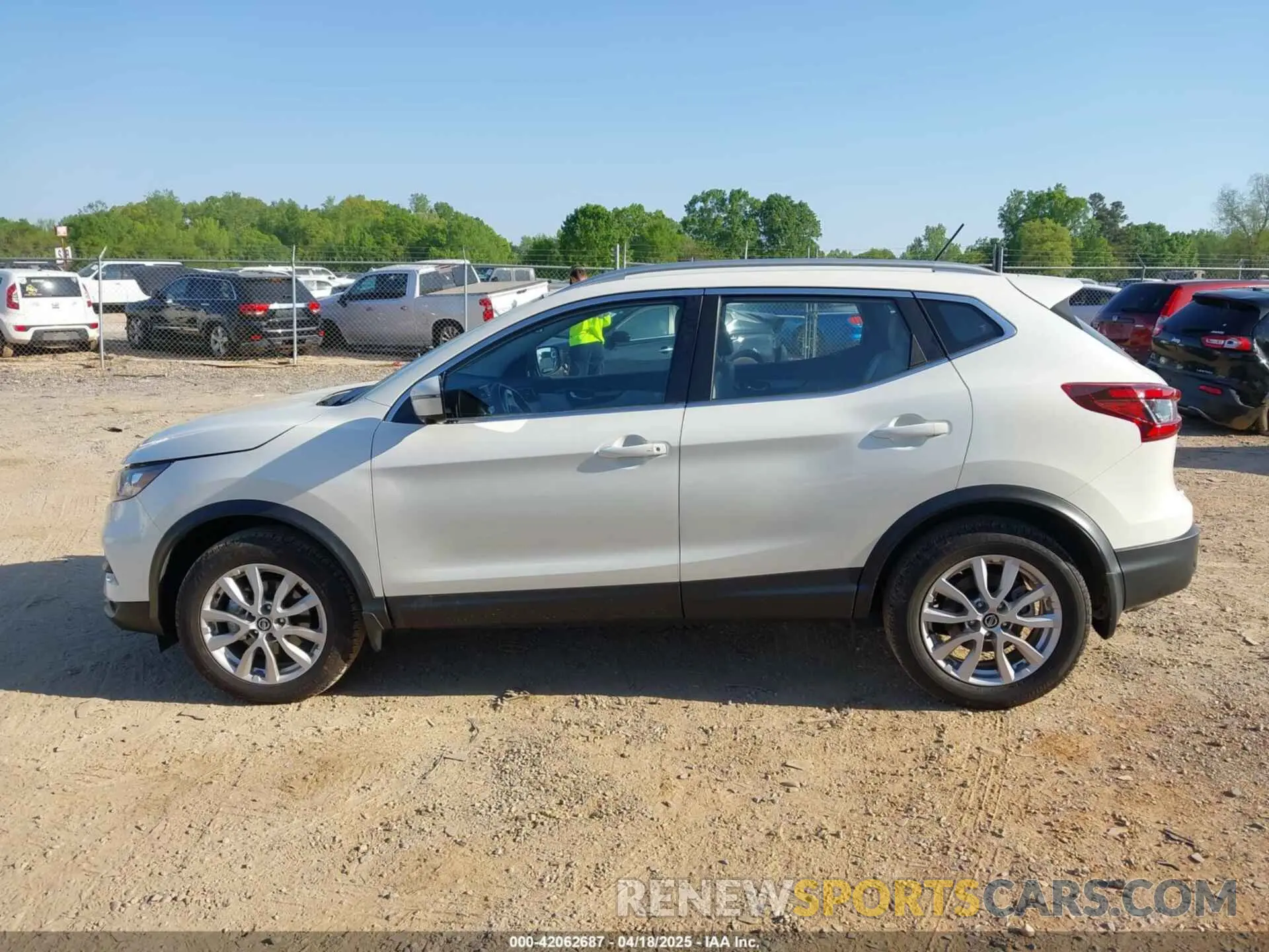 15 Photograph of a damaged car JN1BJ1BW9NW490359 NISSAN ROGUE SPORT 2022