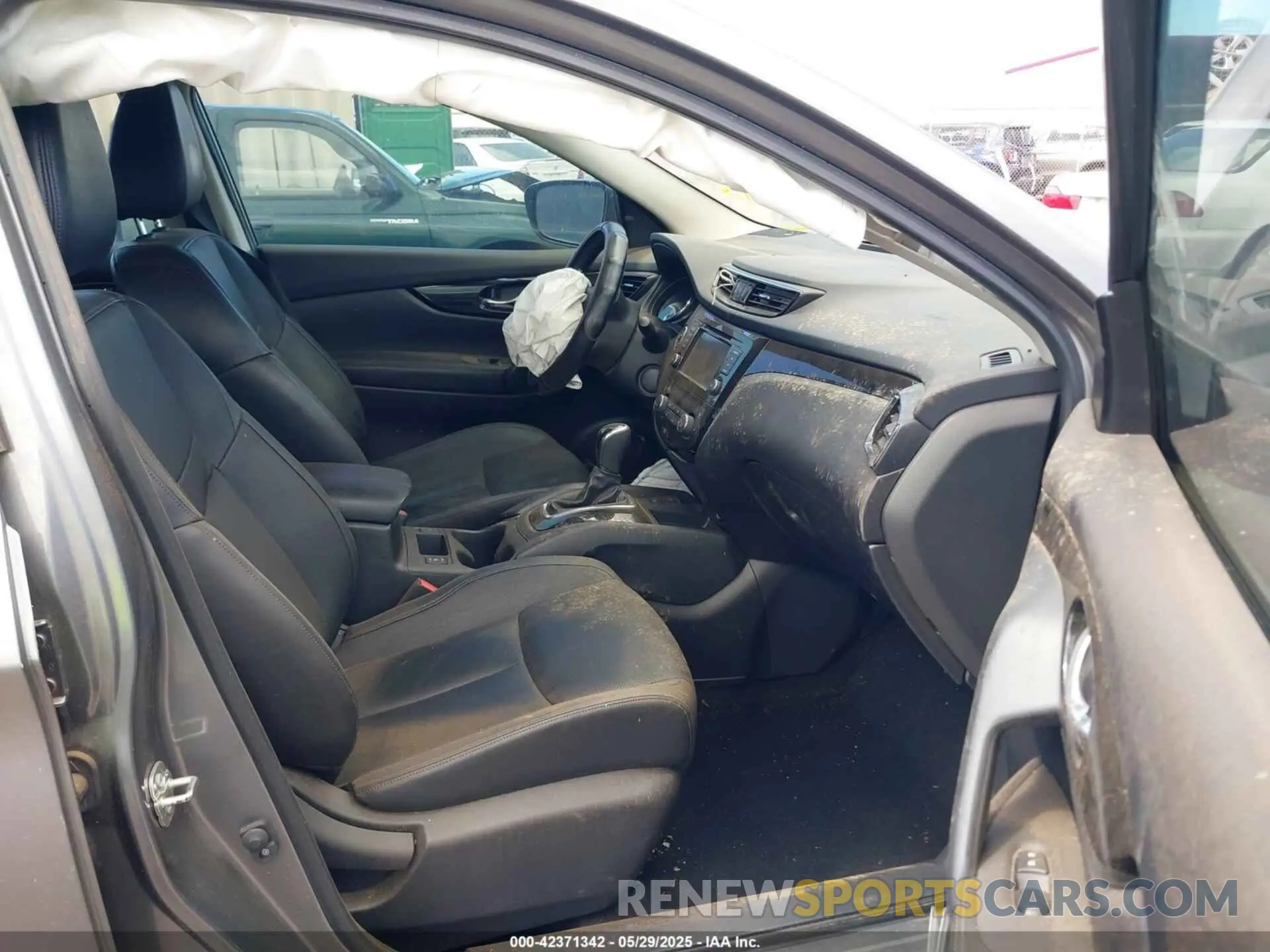 5 Photograph of a damaged car JN1BJ1CV6NW349741 NISSAN ROGUE SPORT 2022