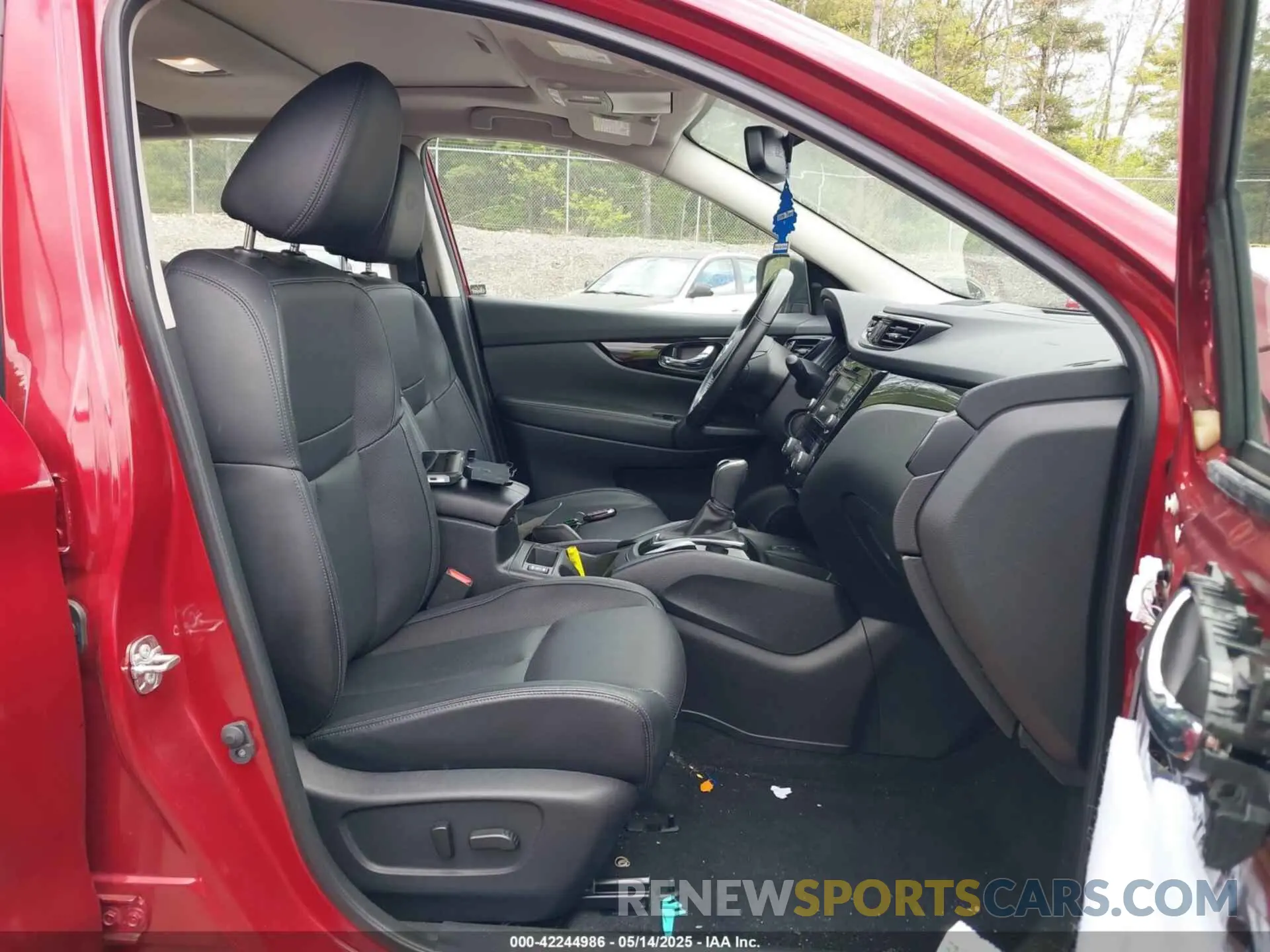 5 Photograph of a damaged car JN1BJ1CW0NW484433 NISSAN ROGUE SPORT 2022