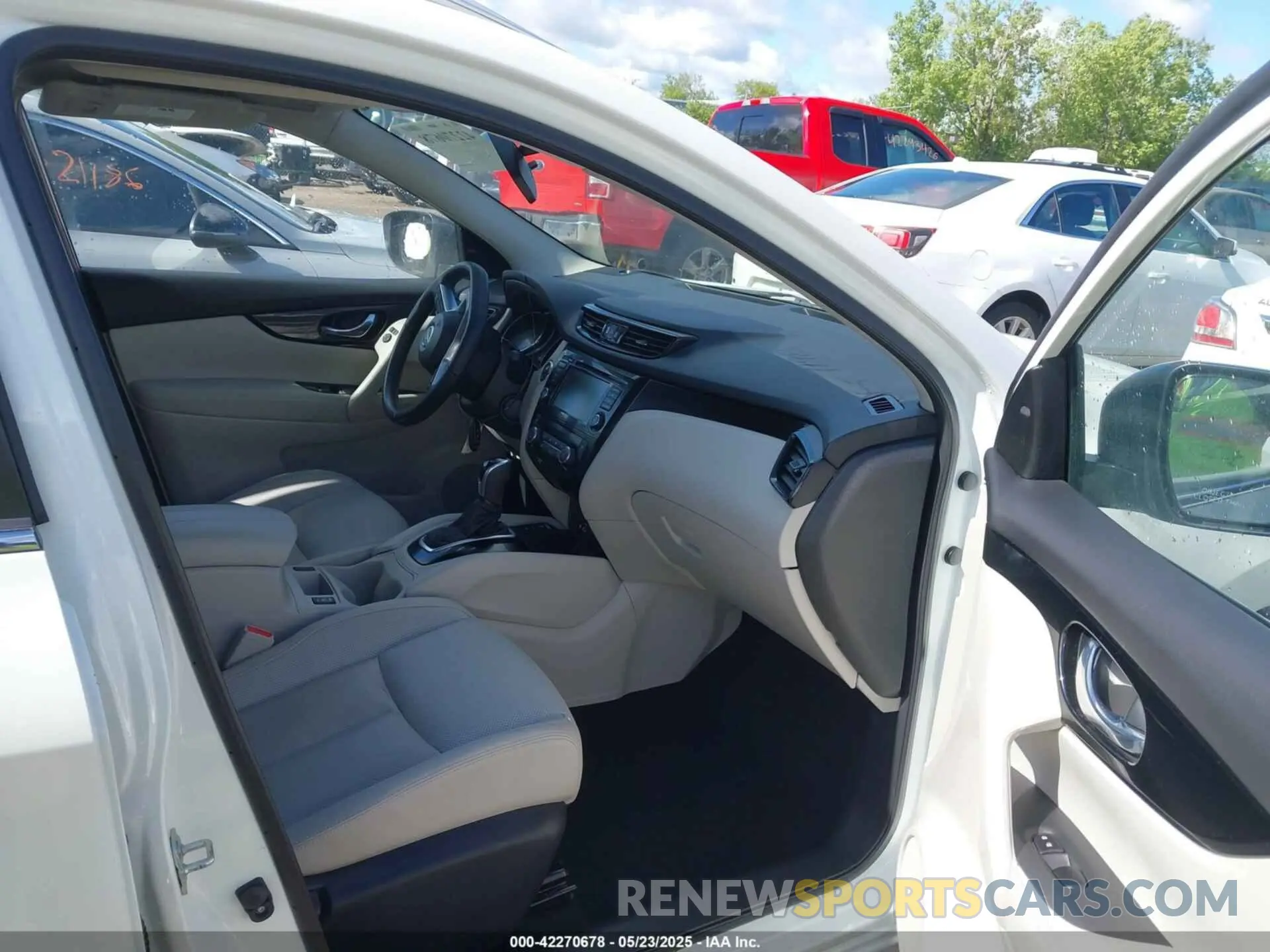 5 Photograph of a damaged car JN1BJ1CW0NW493553 NISSAN ROGUE SPORT 2022