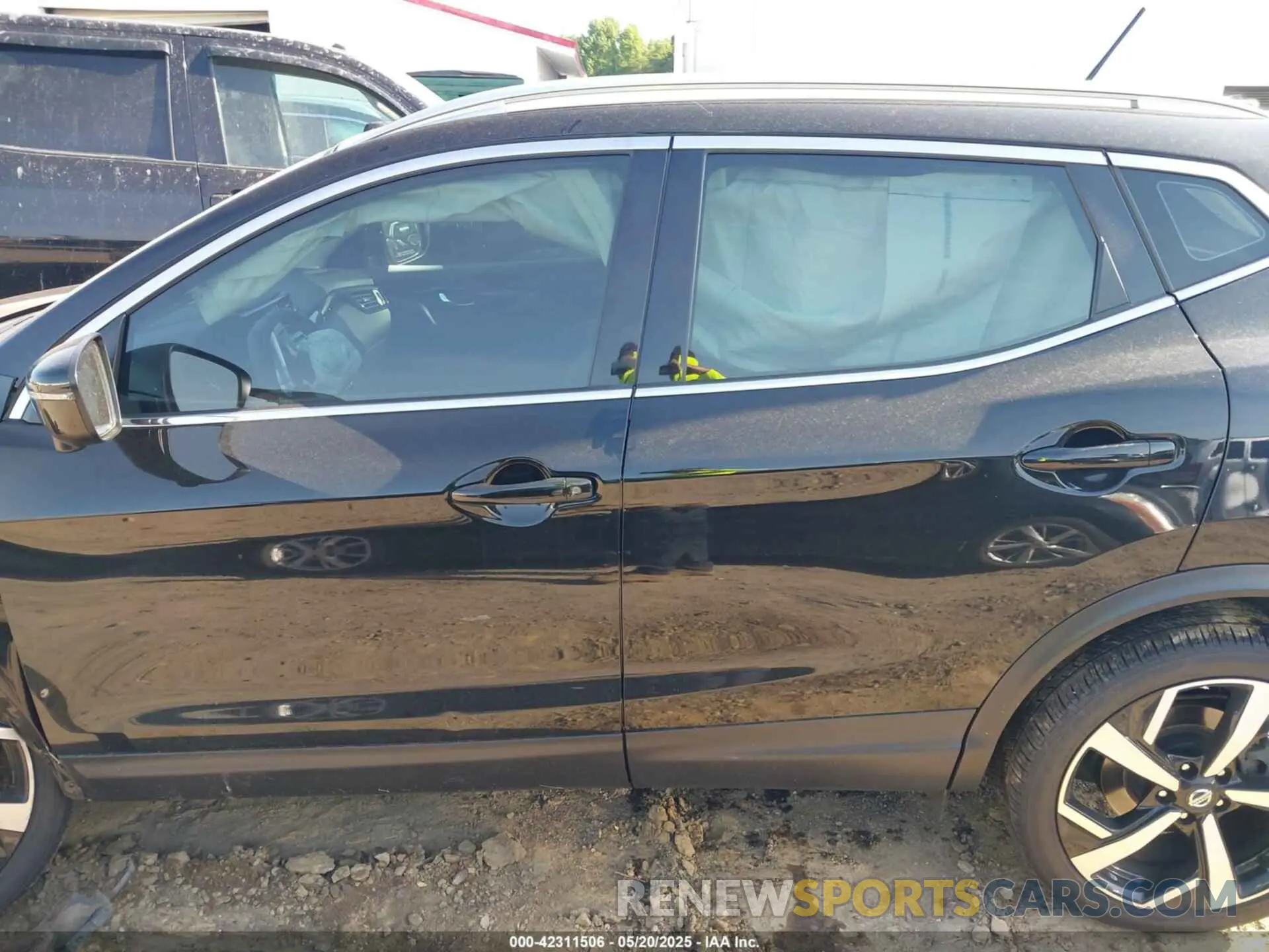 14 Photograph of a damaged car JN1BJ1CW0NW499143 NISSAN ROGUE SPORT 2022