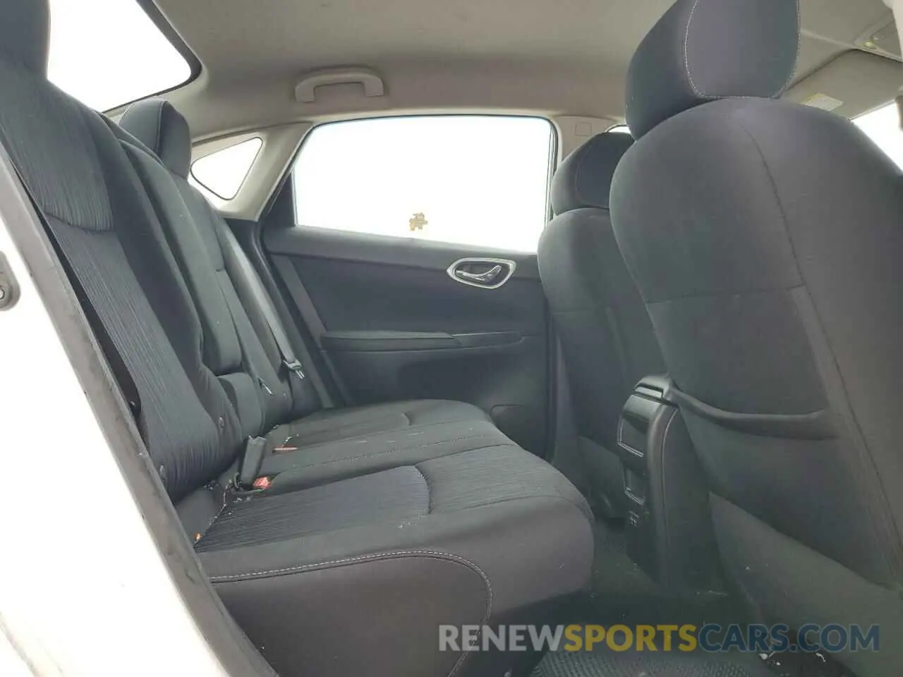 10 Photograph of a damaged car 3N1AB7AP0KL604630 NISSAN SENTRA 2019