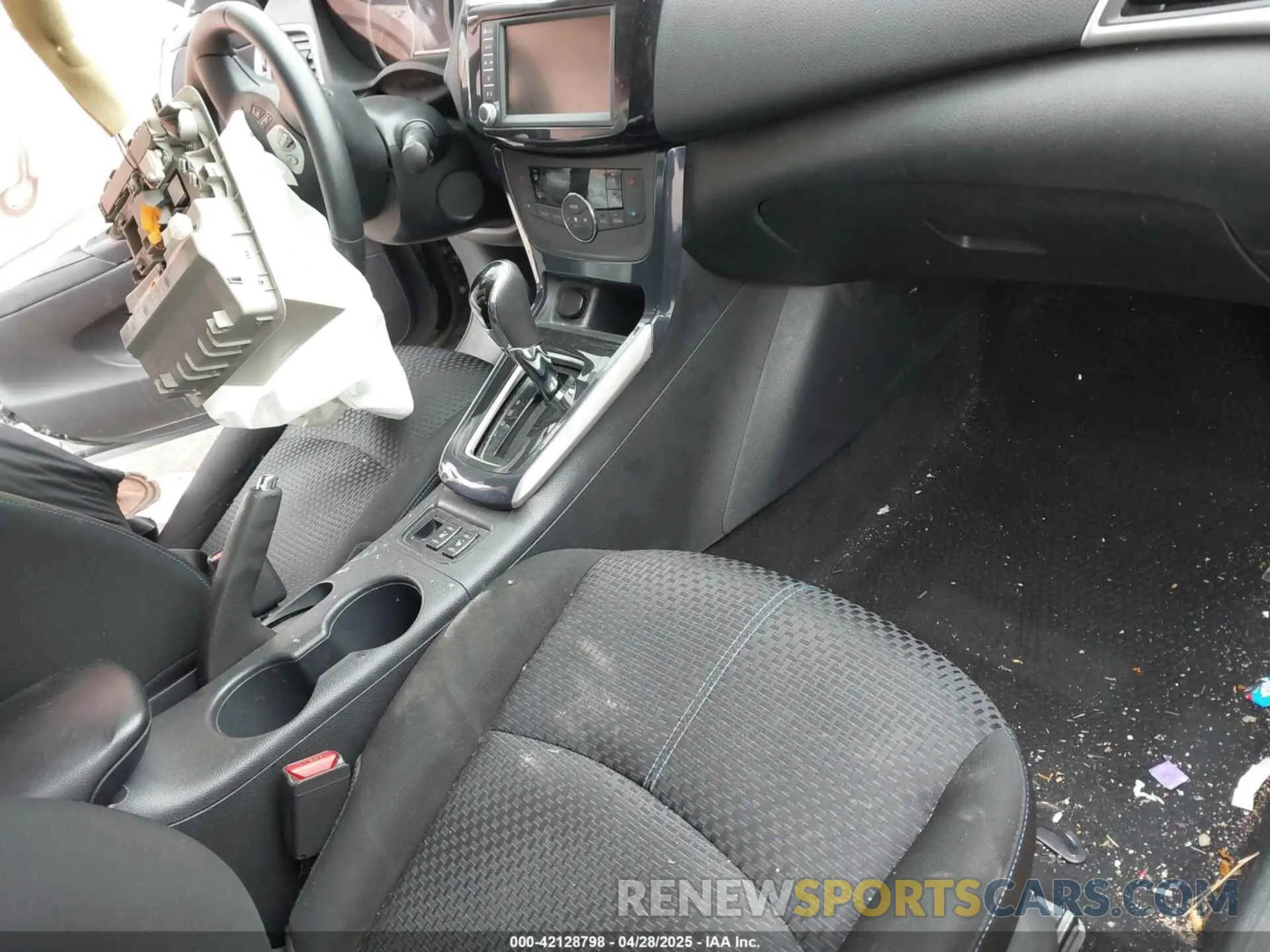 5 Photograph of a damaged car 3N1AB7AP0KY228403 NISSAN SENTRA 2019