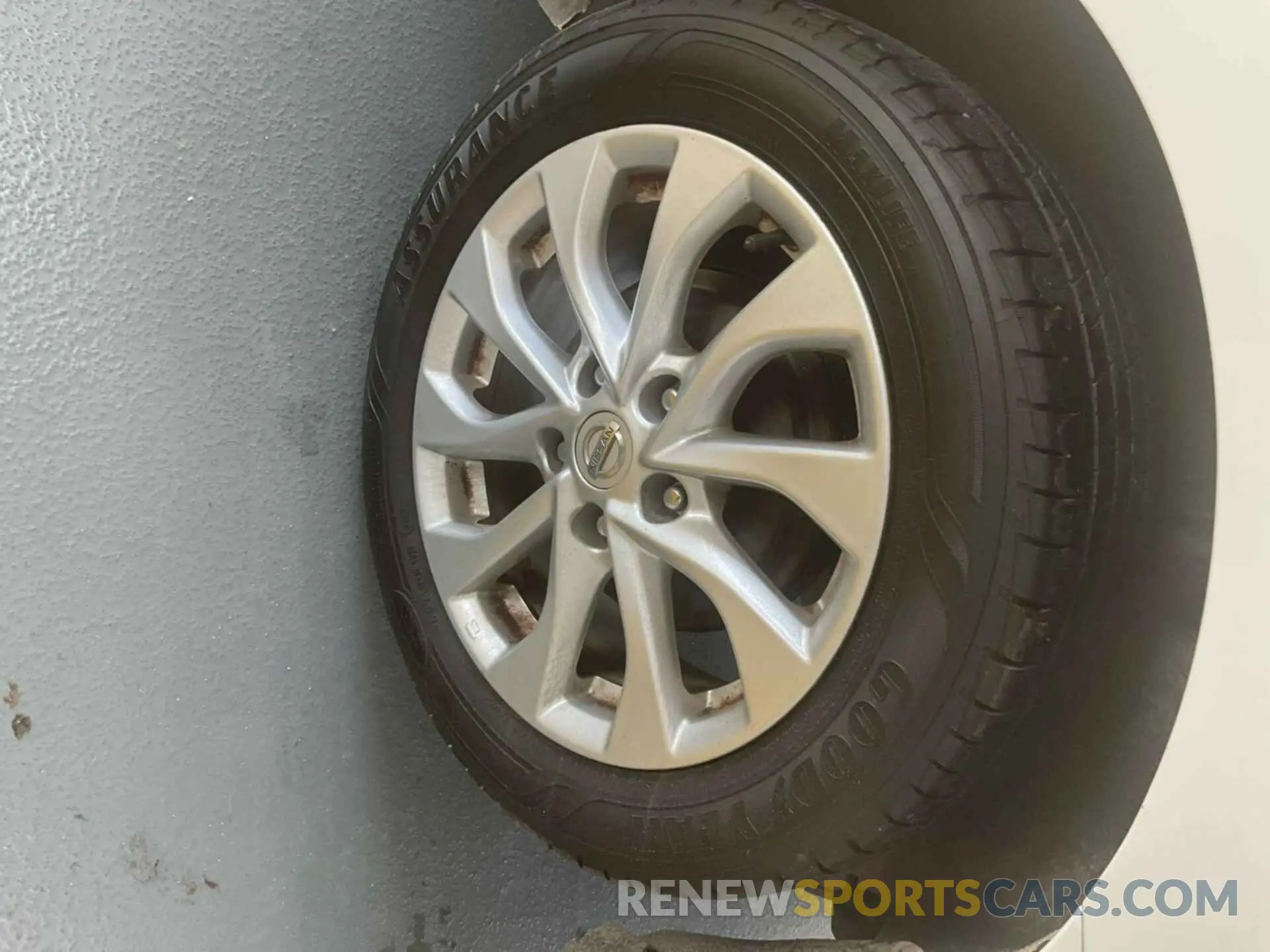 24 Photograph of a damaged car 3N1AB7AP0KY252572 NISSAN SENTRA 2019
