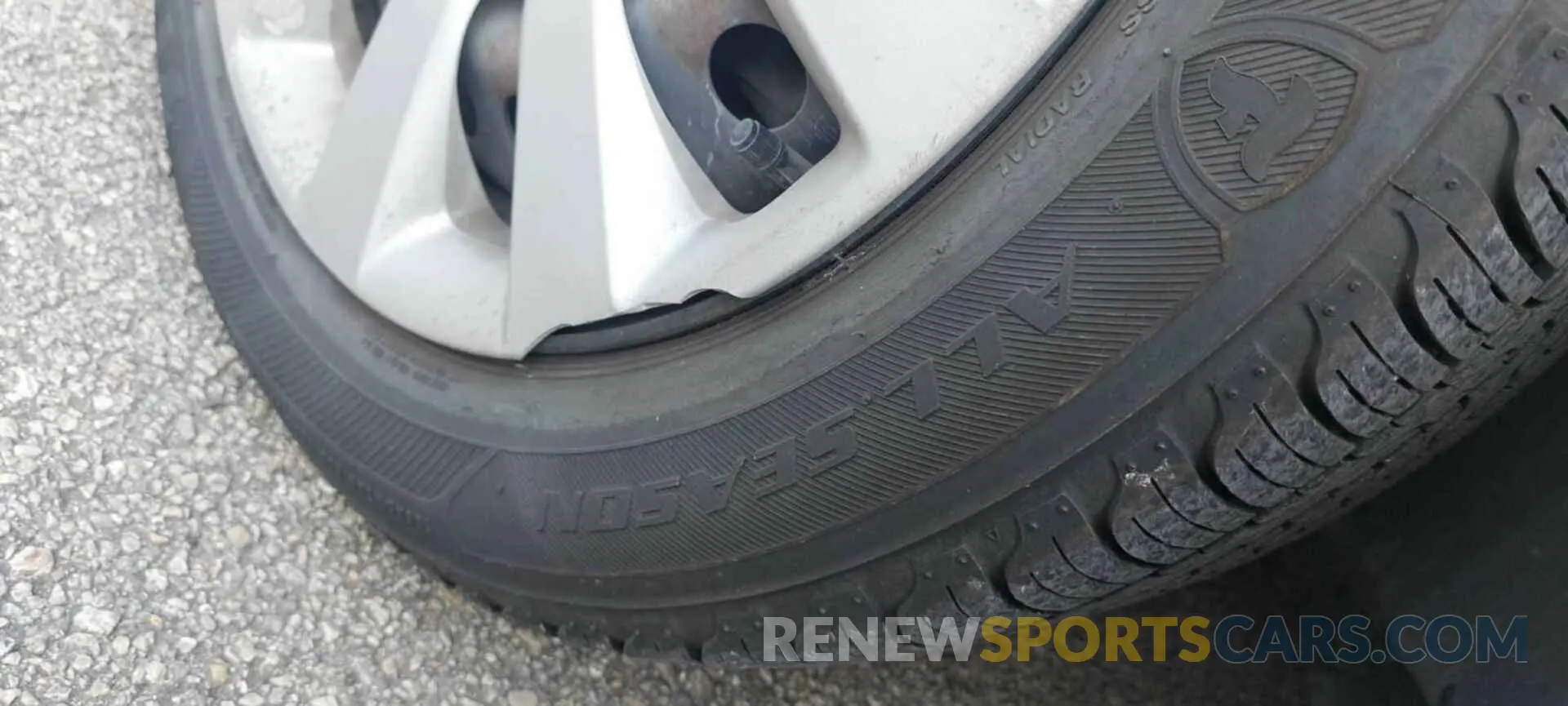24 Photograph of a damaged car 3N1AB7AP0KY265886 NISSAN SENTRA 2019
