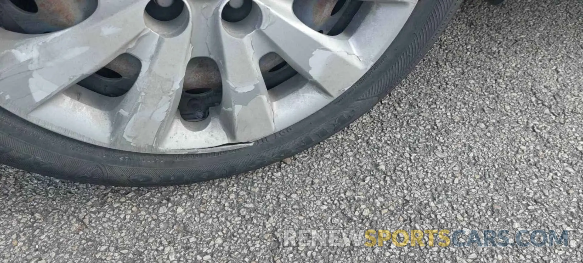 28 Photograph of a damaged car 3N1AB7AP0KY265886 NISSAN SENTRA 2019