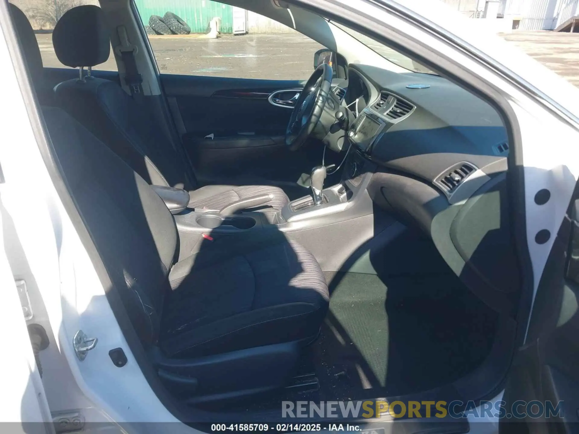 5 Photograph of a damaged car 3N1AB7AP1KL619072 NISSAN SENTRA 2019
