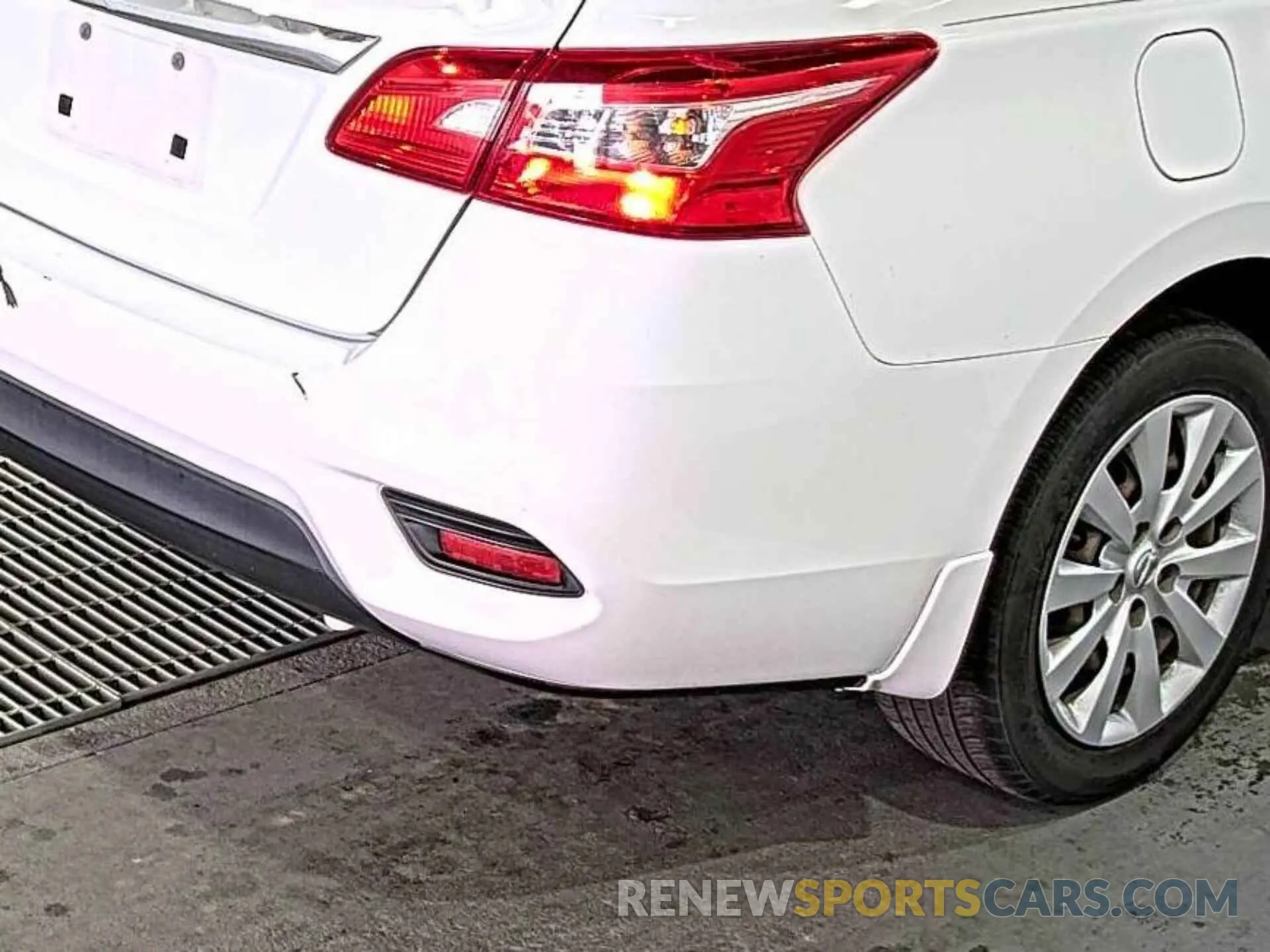 16 Photograph of a damaged car 3N1AB7AP1KY206782 NISSAN SENTRA 2019