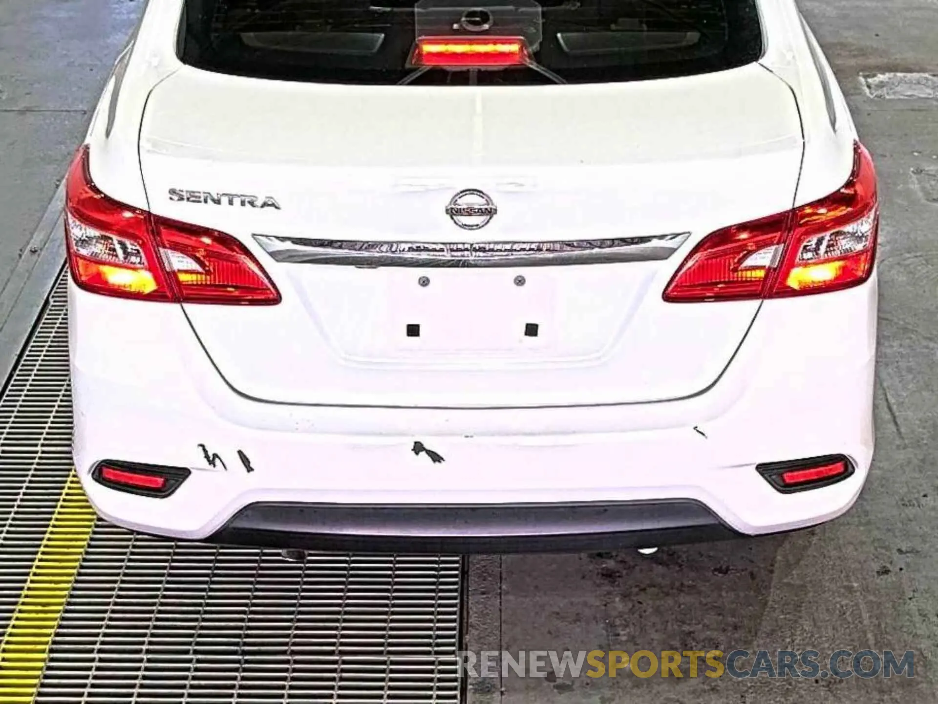 26 Photograph of a damaged car 3N1AB7AP1KY206782 NISSAN SENTRA 2019