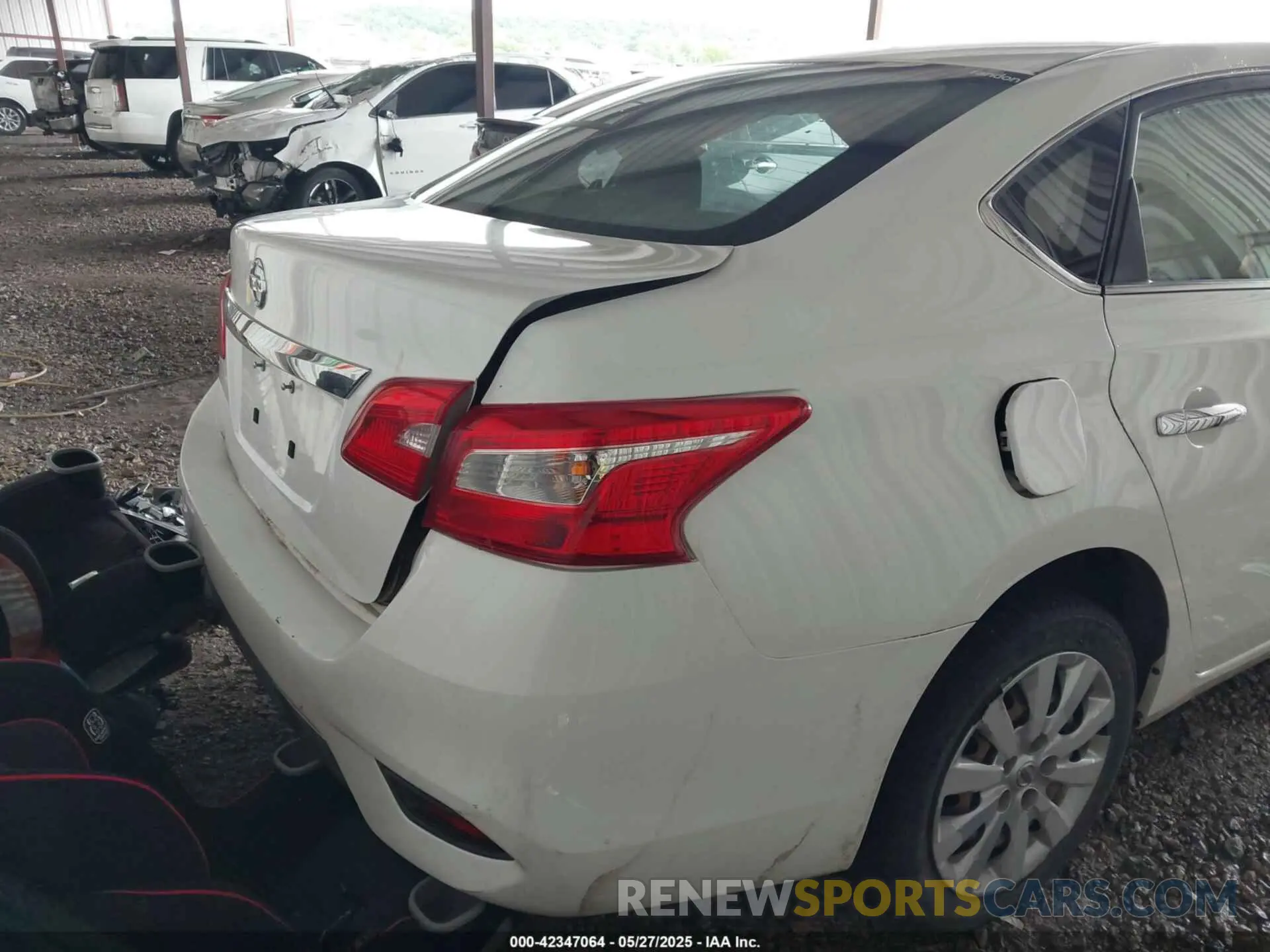 4 Photograph of a damaged car 3N1AB7AP1KY305523 NISSAN SENTRA 2019