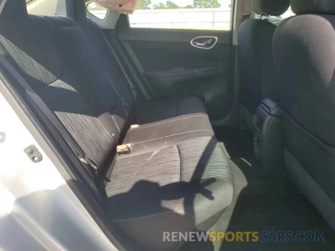 10 Photograph of a damaged car 3N1AB7AP2KL606461 NISSAN SENTRA 2019