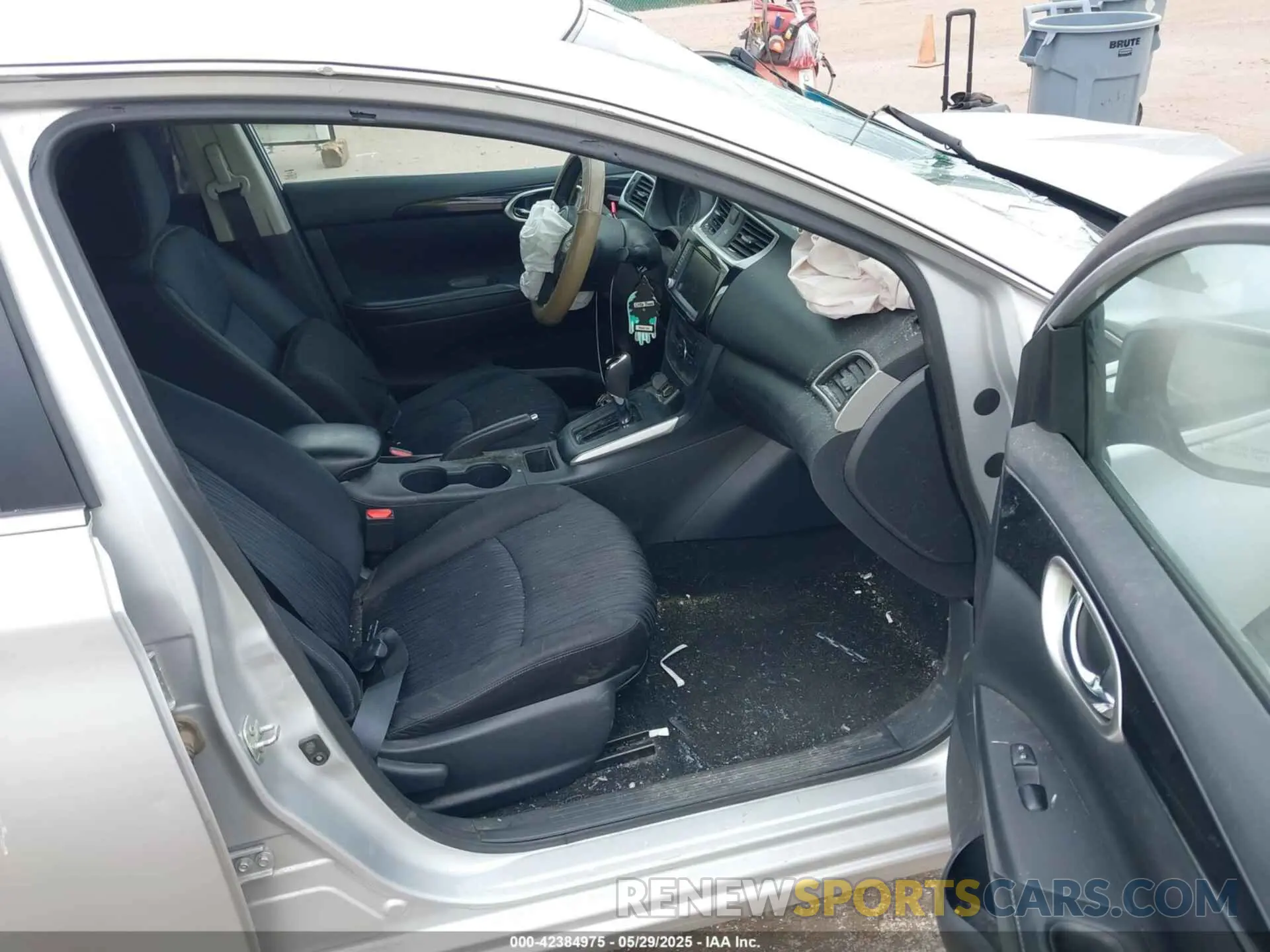 5 Photograph of a damaged car 3N1AB7AP2KY228998 NISSAN SENTRA 2019