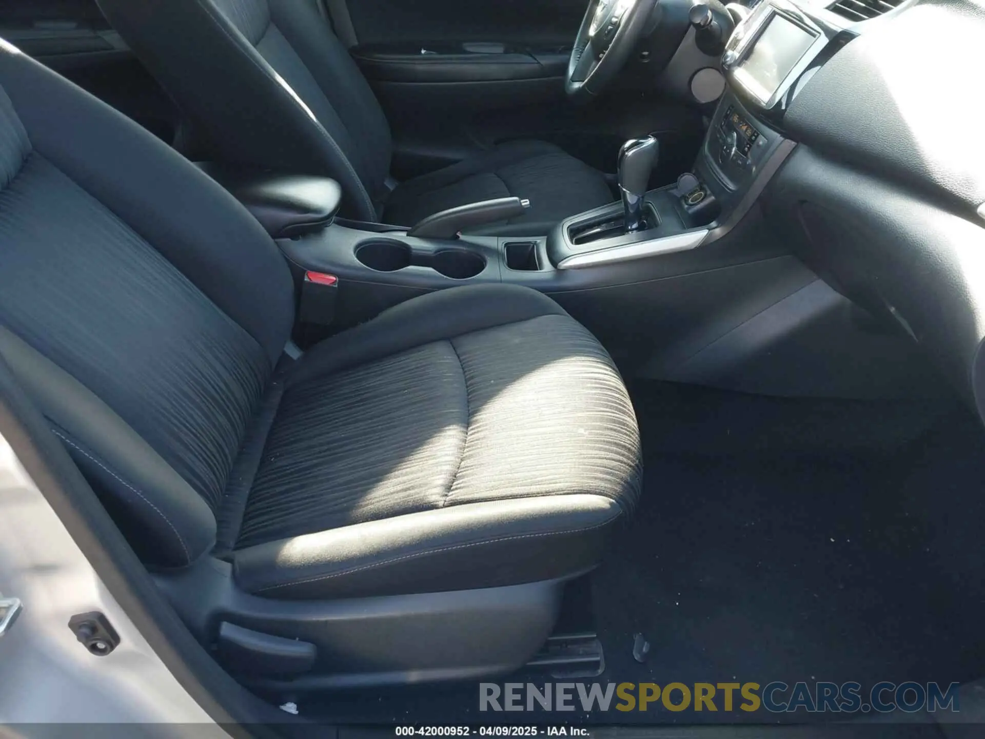 5 Photograph of a damaged car 3N1AB7AP2KY258096 NISSAN SENTRA 2019