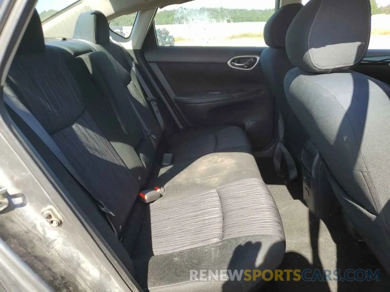 10 Photograph of a damaged car 3N1AB7AP2KY305675 NISSAN SENTRA 2019