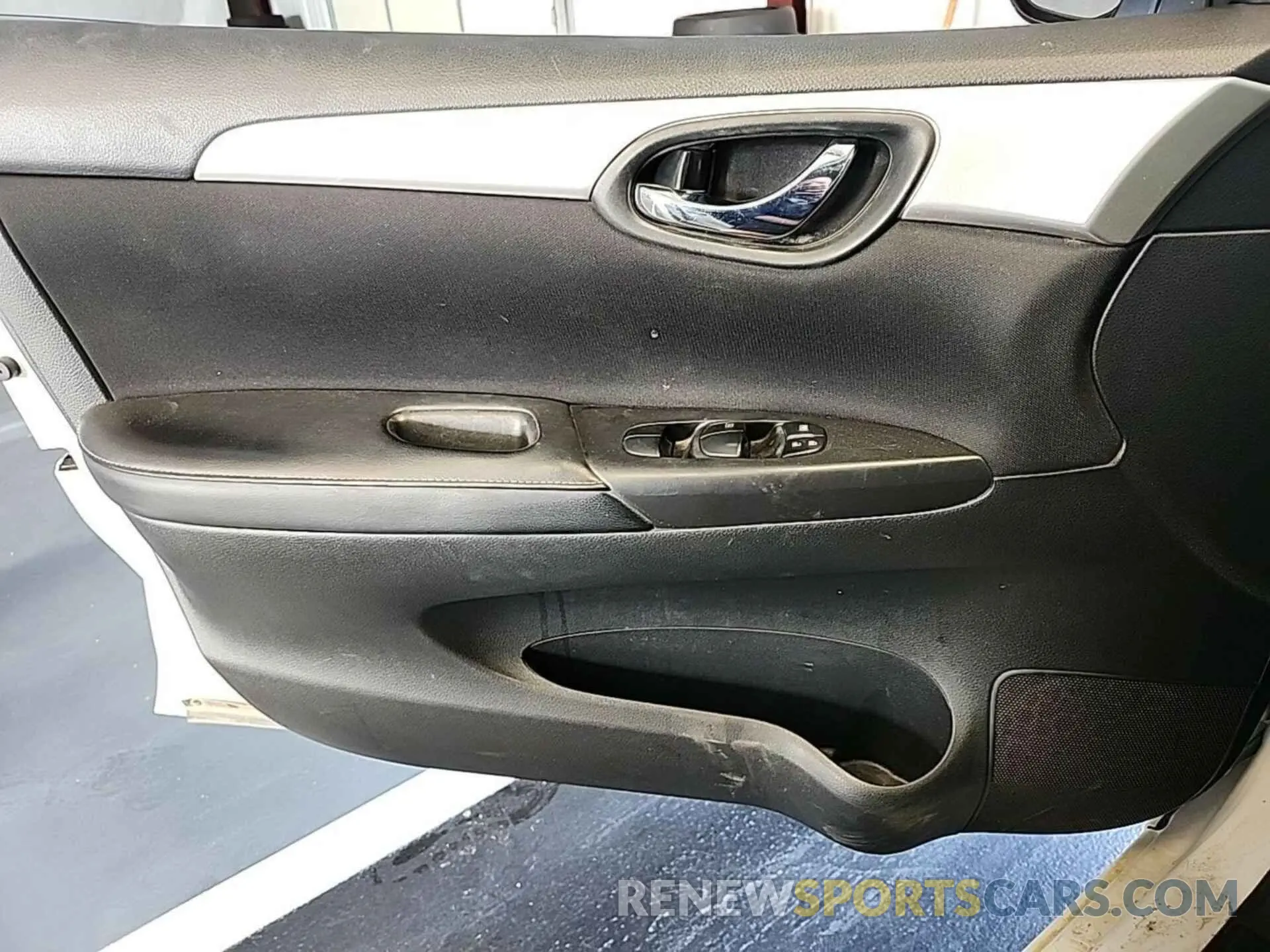 2 Photograph of a damaged car 3N1AB7AP2KY325098 NISSAN SENTRA 2019