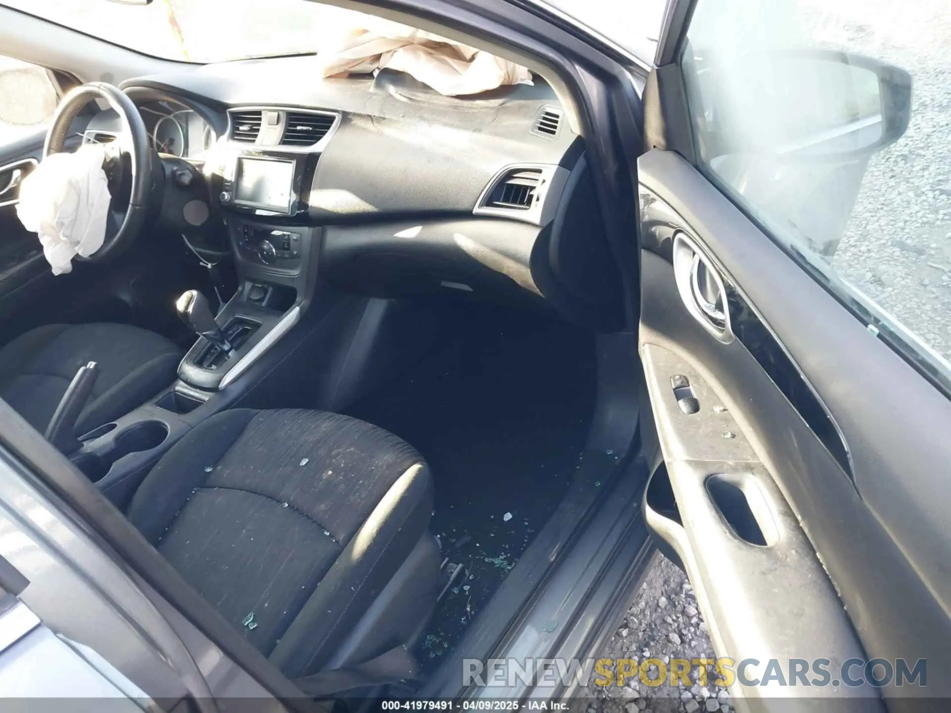 5 Photograph of a damaged car 3N1AB7AP2KY414394 NISSAN SENTRA 2019